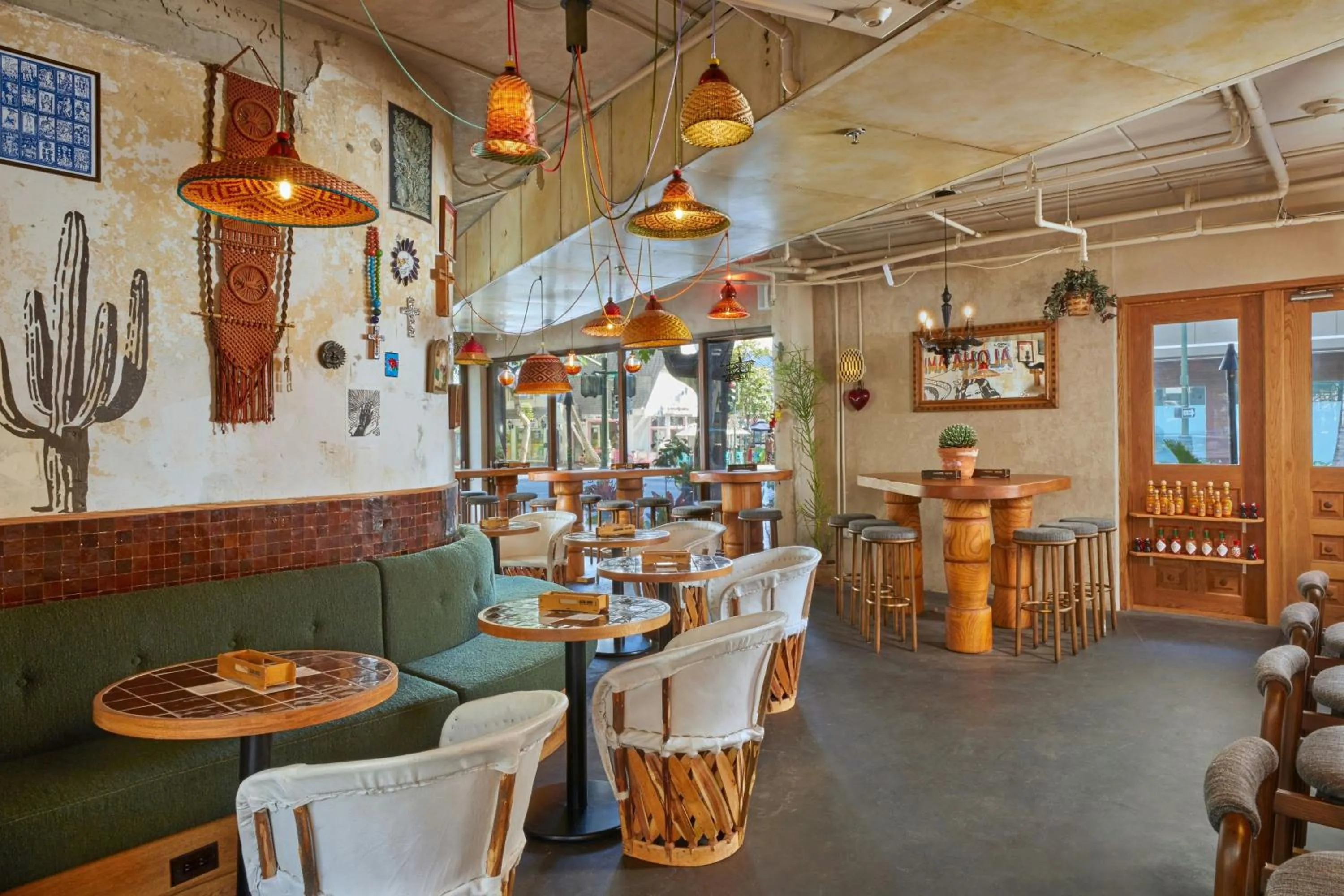 Restaurant/places to eat in Courtyard by Marriott Waikiki Beach