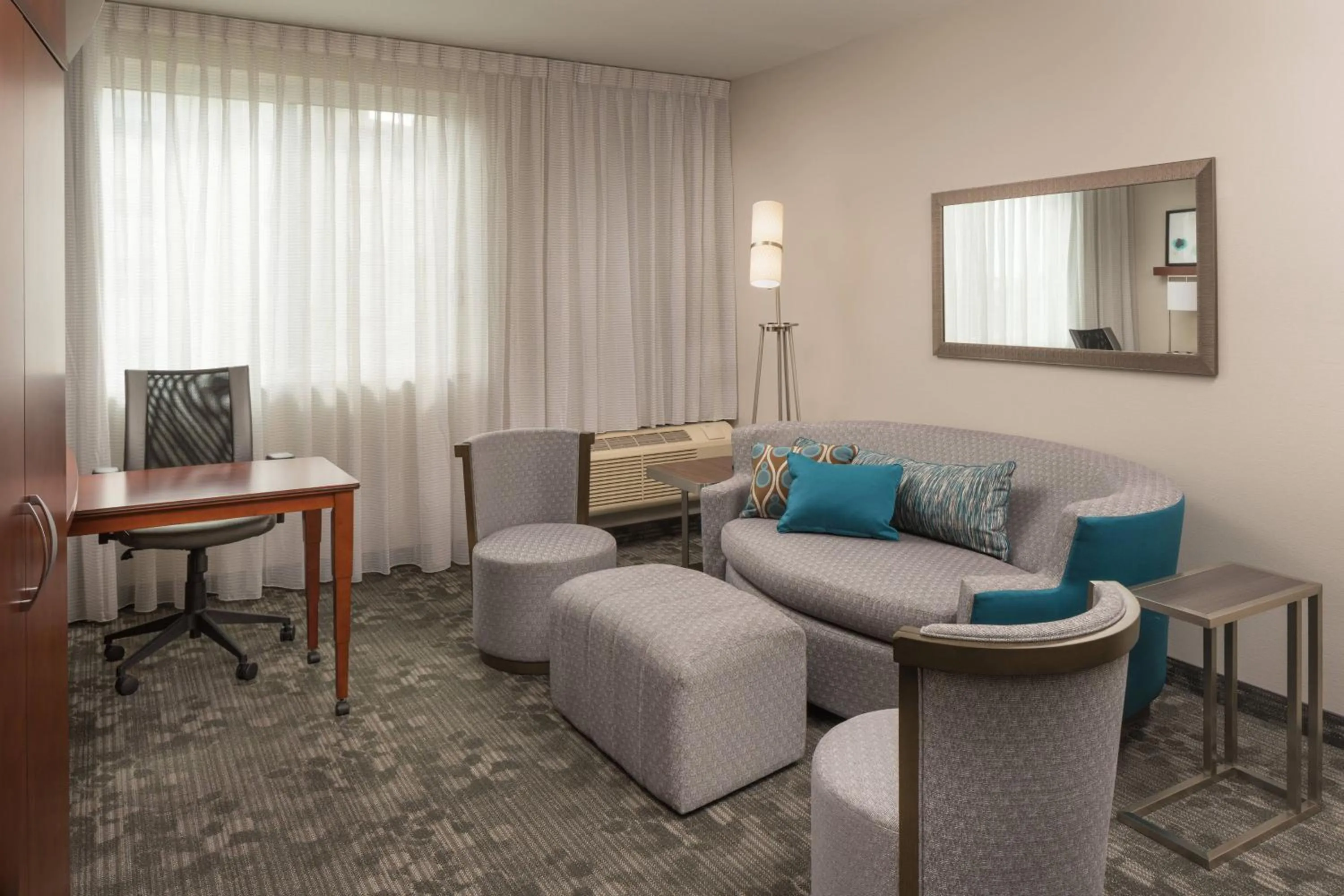 Living room in Courtyard by Marriott Miami West/FL Turnpike
