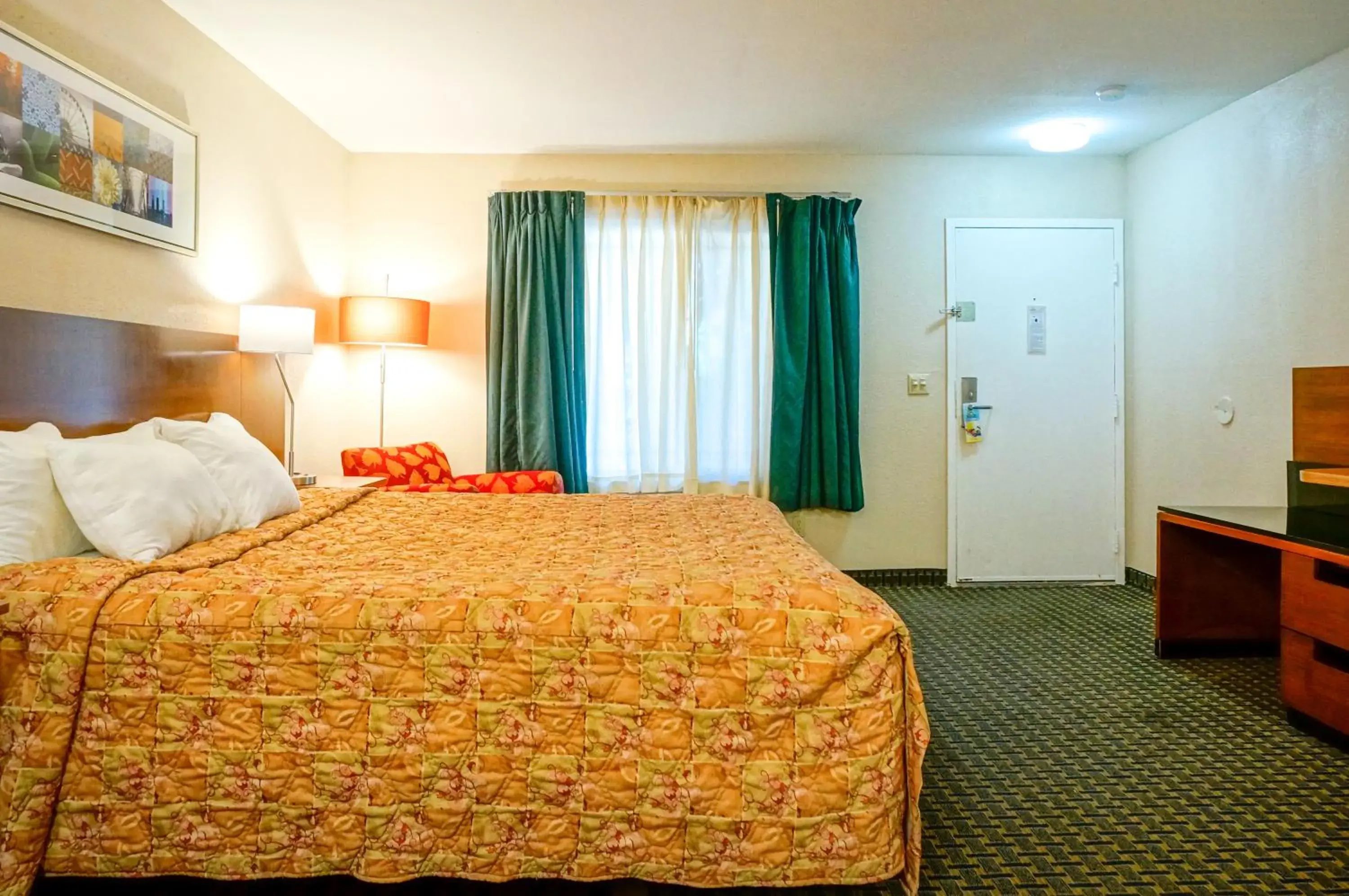 Bedroom, Bed in Days Inn by Wyndham Mission Valley-SDSU