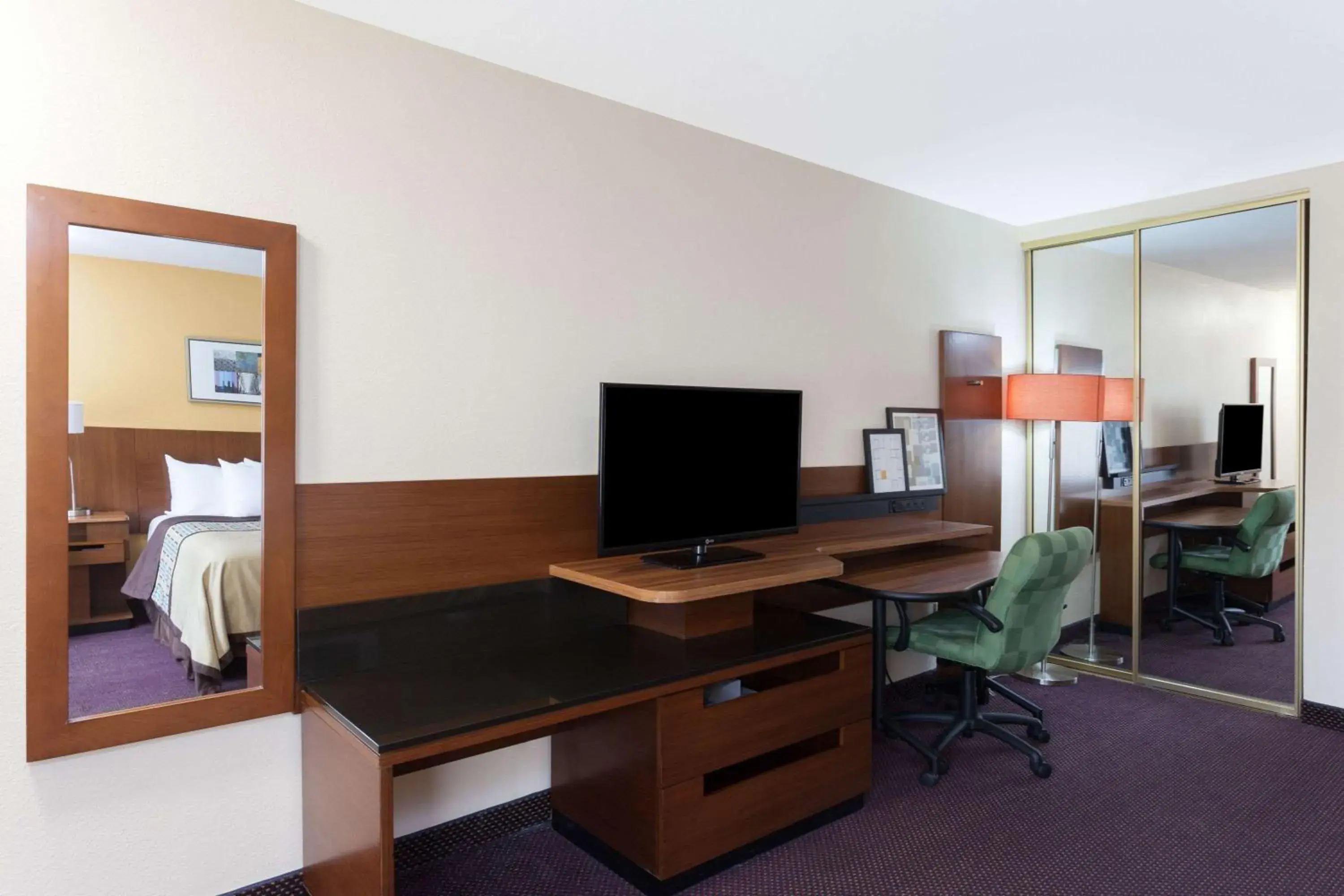 Photo of the whole room, TV/Entertainment Center in Days Inn by Wyndham Mission Valley-SDSU