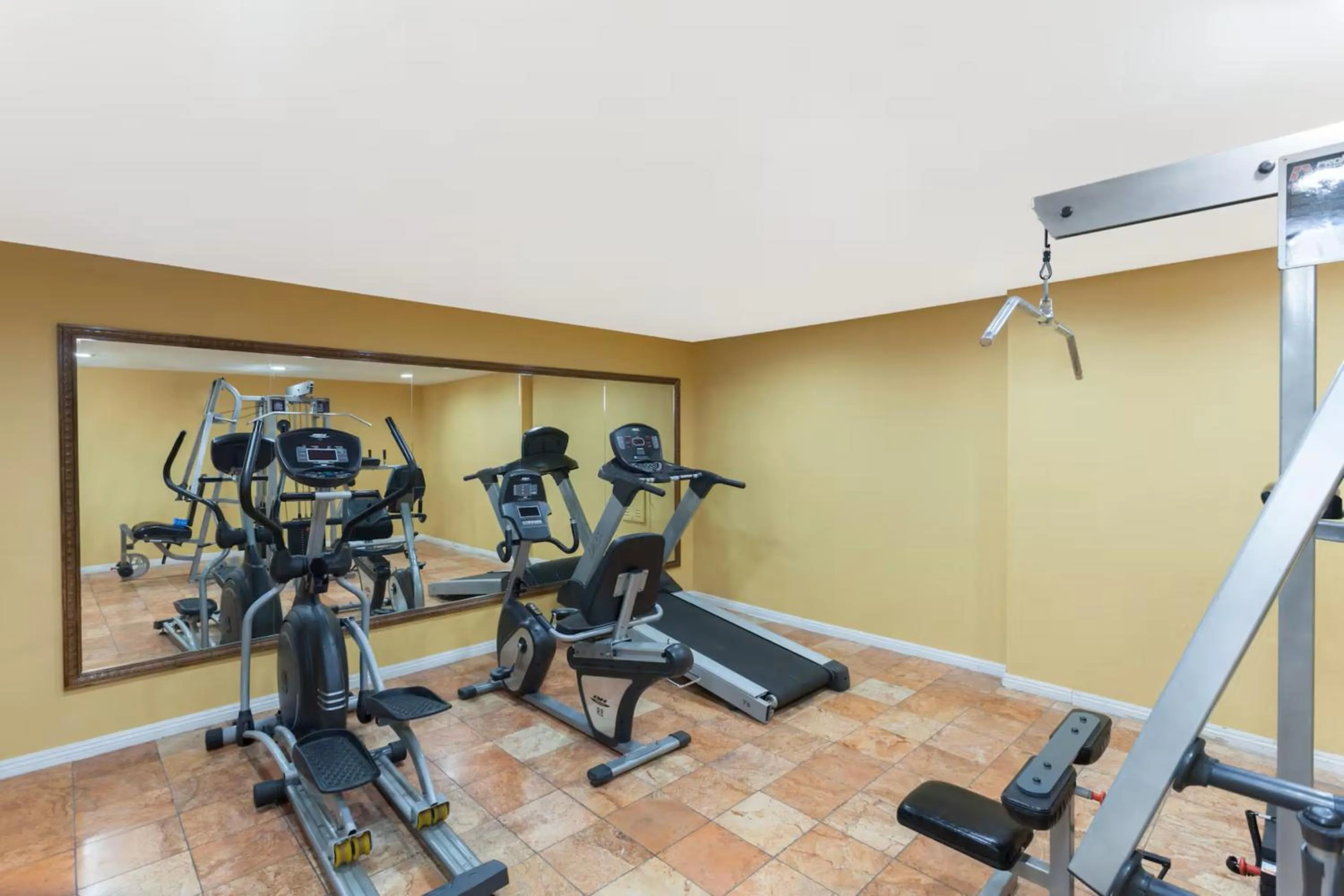 Fitness centre/facilities in Days Inn by Wyndham Mission Valley-SDSU