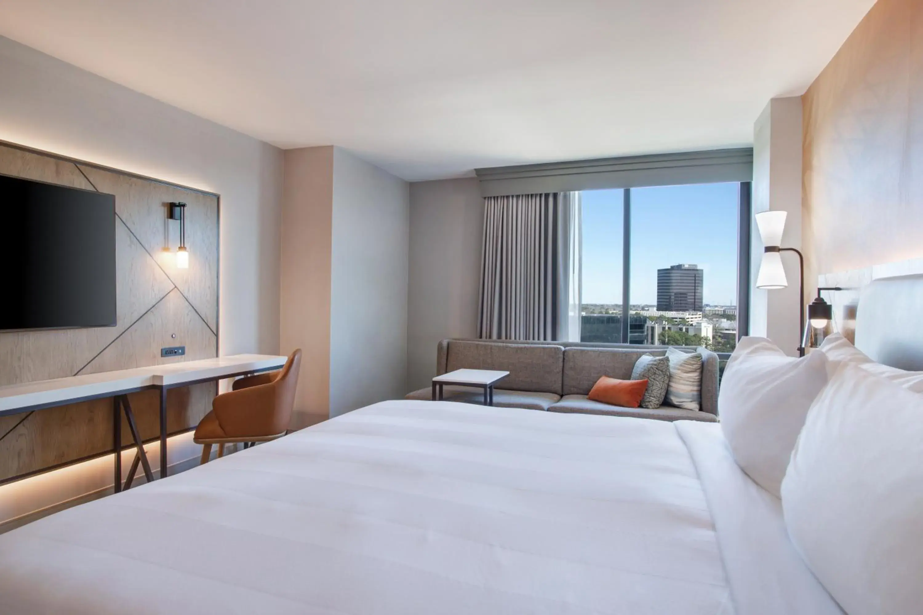 King Bed in Houston Marriott North King Bed in Houston Marriott North