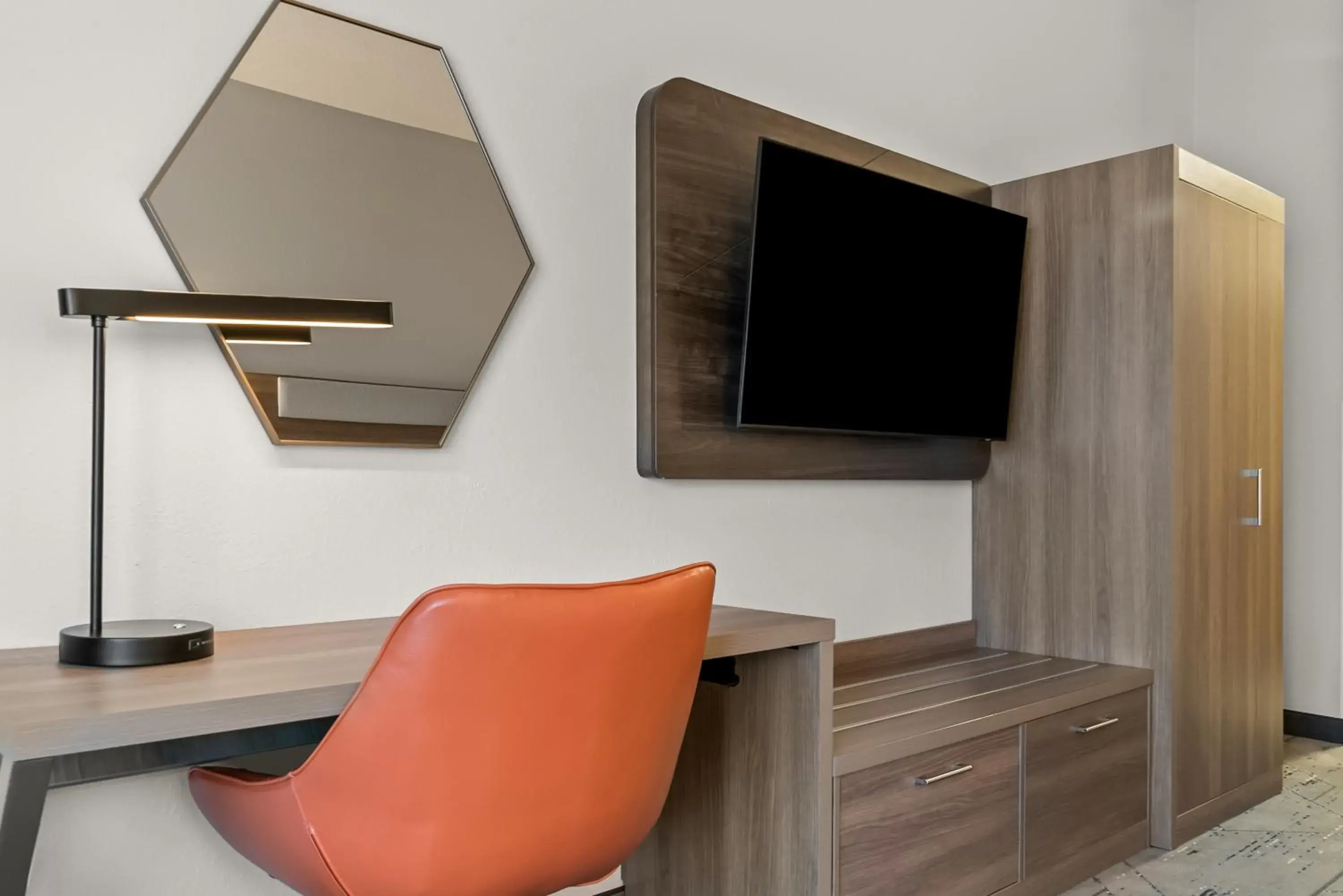 King Suite - Communication Accessible in Holiday Inn Express & Suites - Detroit Northwest - Livonia by IHG King Suite - Communication Accessible in Holiday Inn Express & Suites - Detroit Northwest - Livonia by IHG