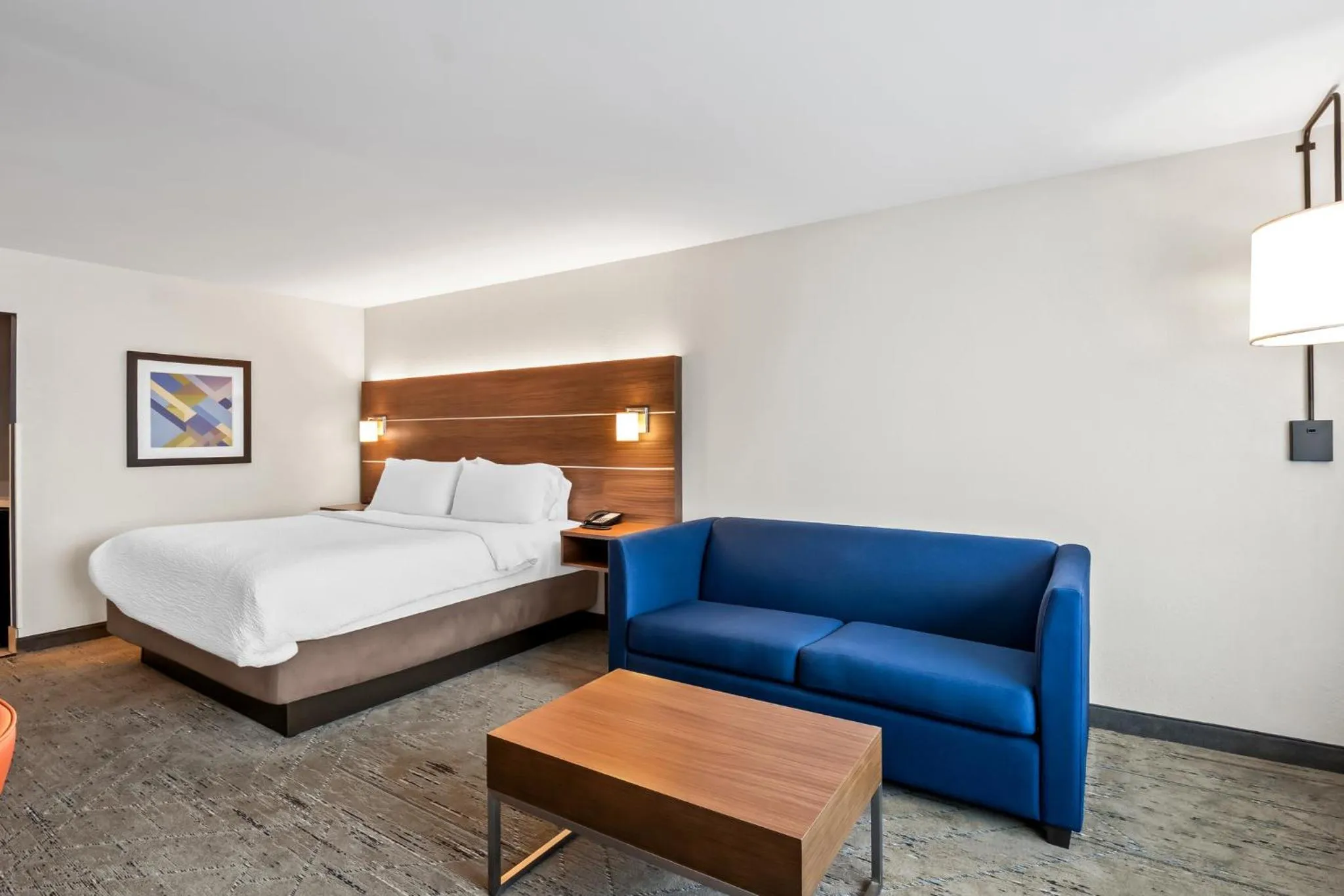 Photo of the whole room, Bed in Holiday Inn Express & Suites - Detroit Northwest - Livonia by IHG