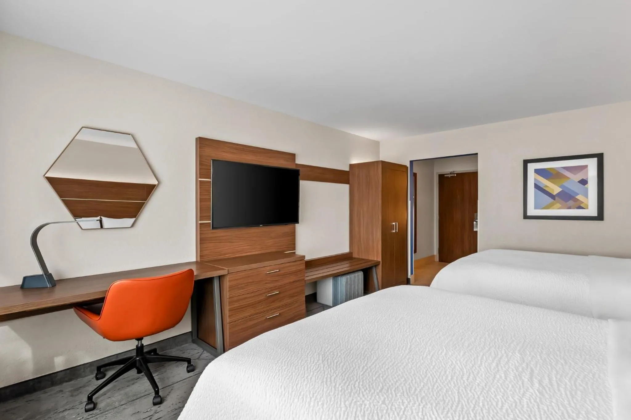 Photo of the whole room, Bed in Holiday Inn Express & Suites - Detroit Northwest - Livonia by IHG