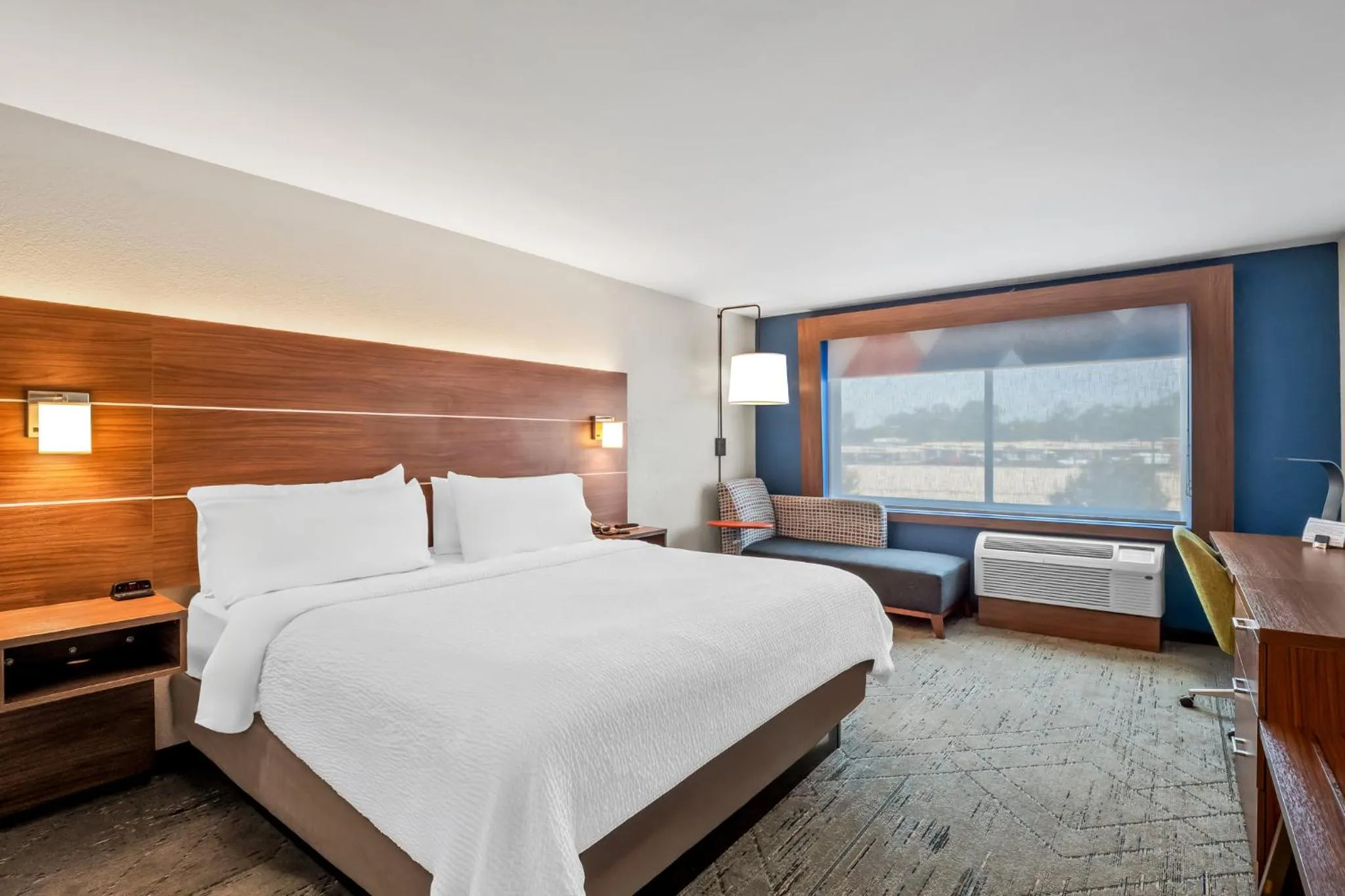 Photo of the whole room, Bed in Holiday Inn Express & Suites - Detroit Northwest - Livonia by IHG