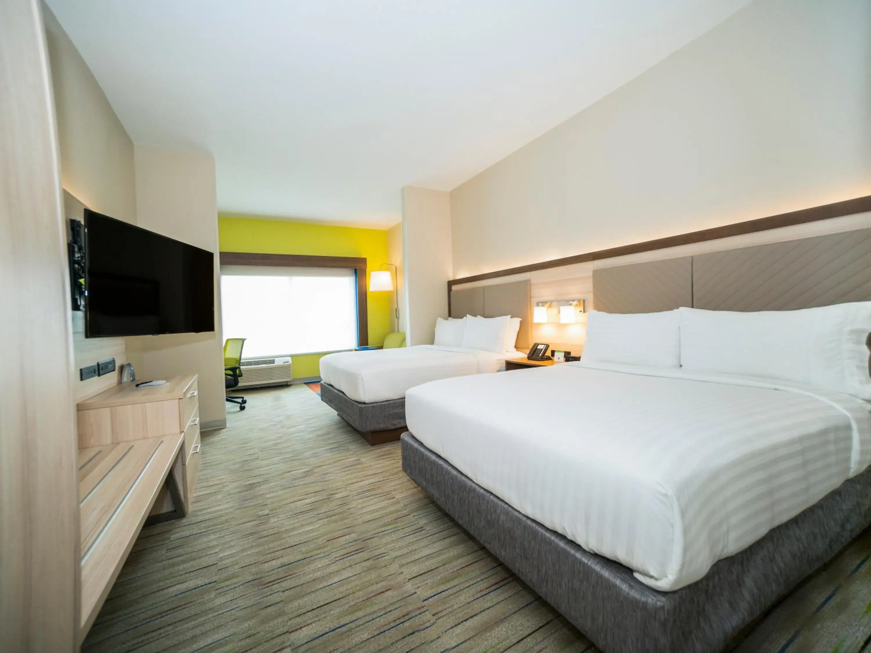 Bed in Holiday Inn Express & Suites - Southaven Central - Memphis by IHG Bed in Holiday Inn Express & Suites - Southaven Central - Memphis by IHG