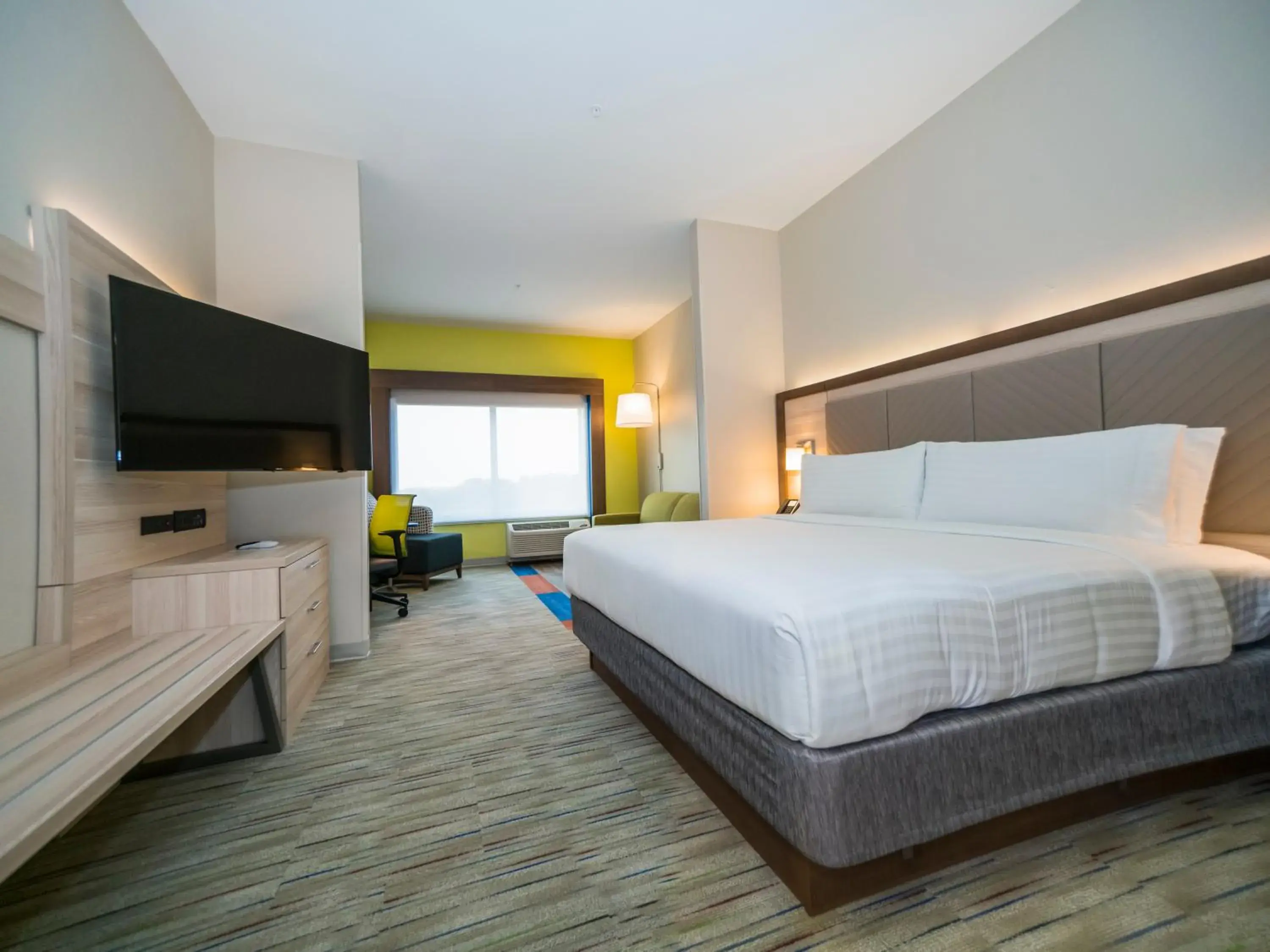Bed in Holiday Inn Express & Suites - Southaven Central - Memphis by IHG Bed in Holiday Inn Express & Suites - Southaven Central - Memphis by IHG