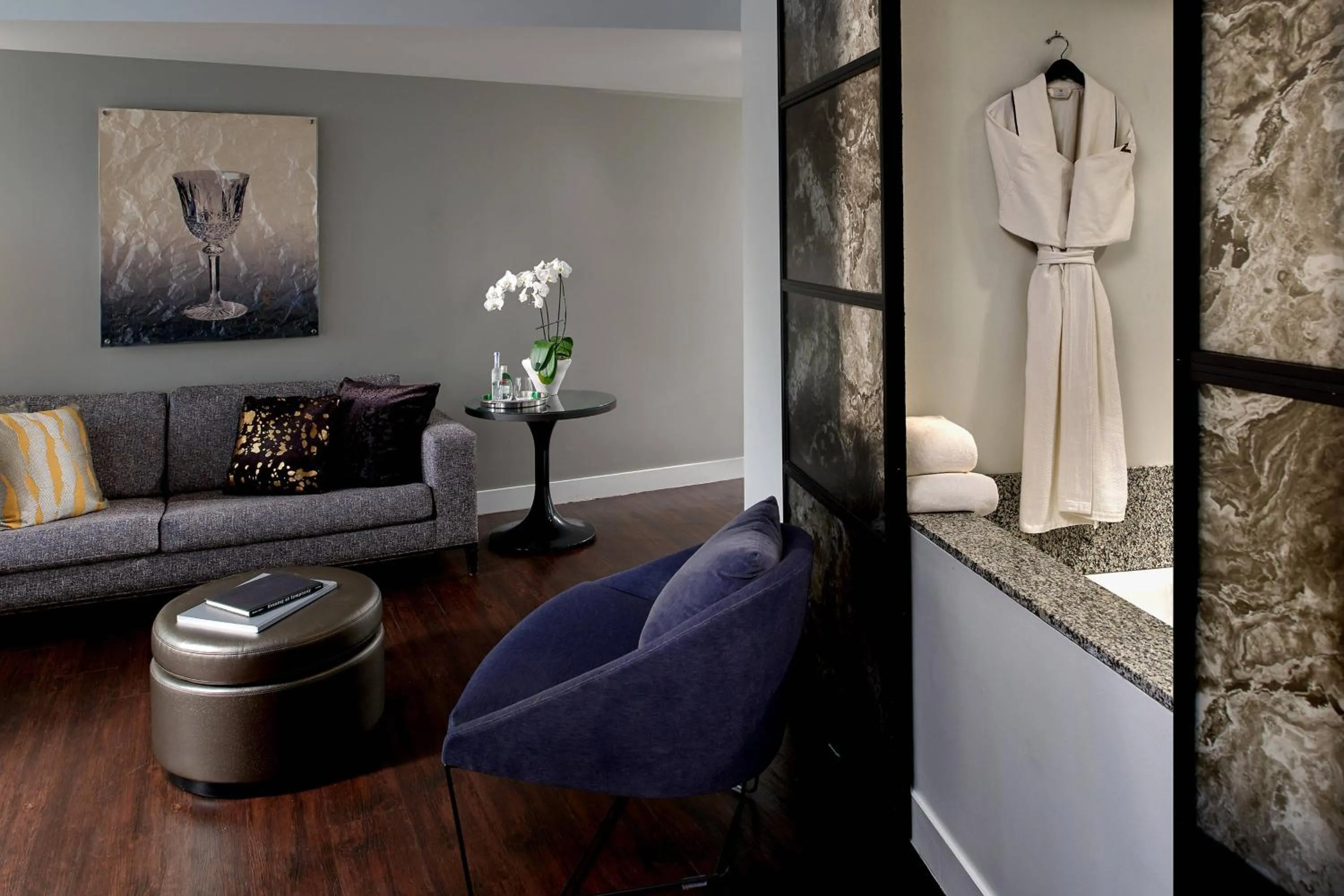 Photo of the whole room in W Boston