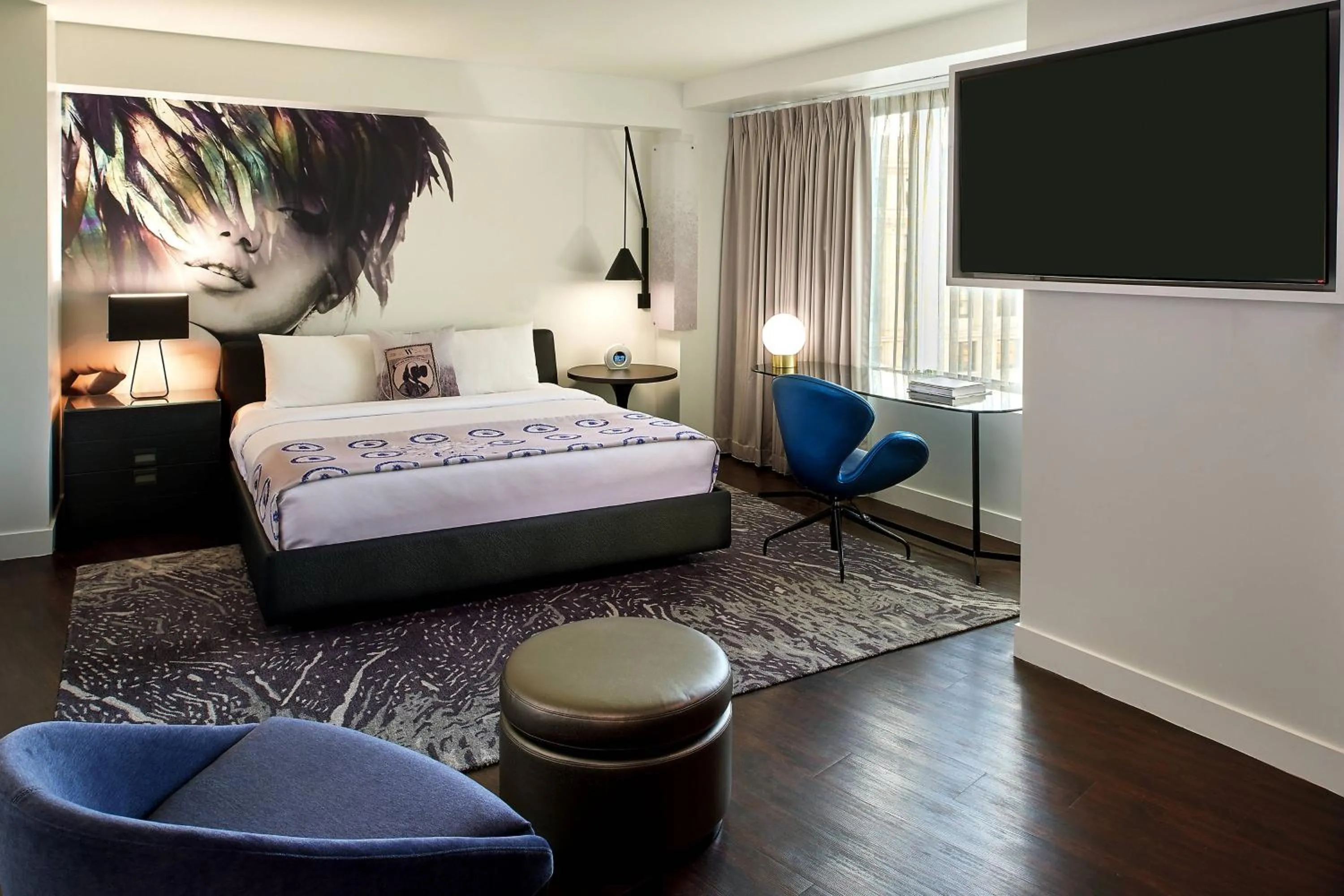 Photo of the whole room, Bed in W Boston