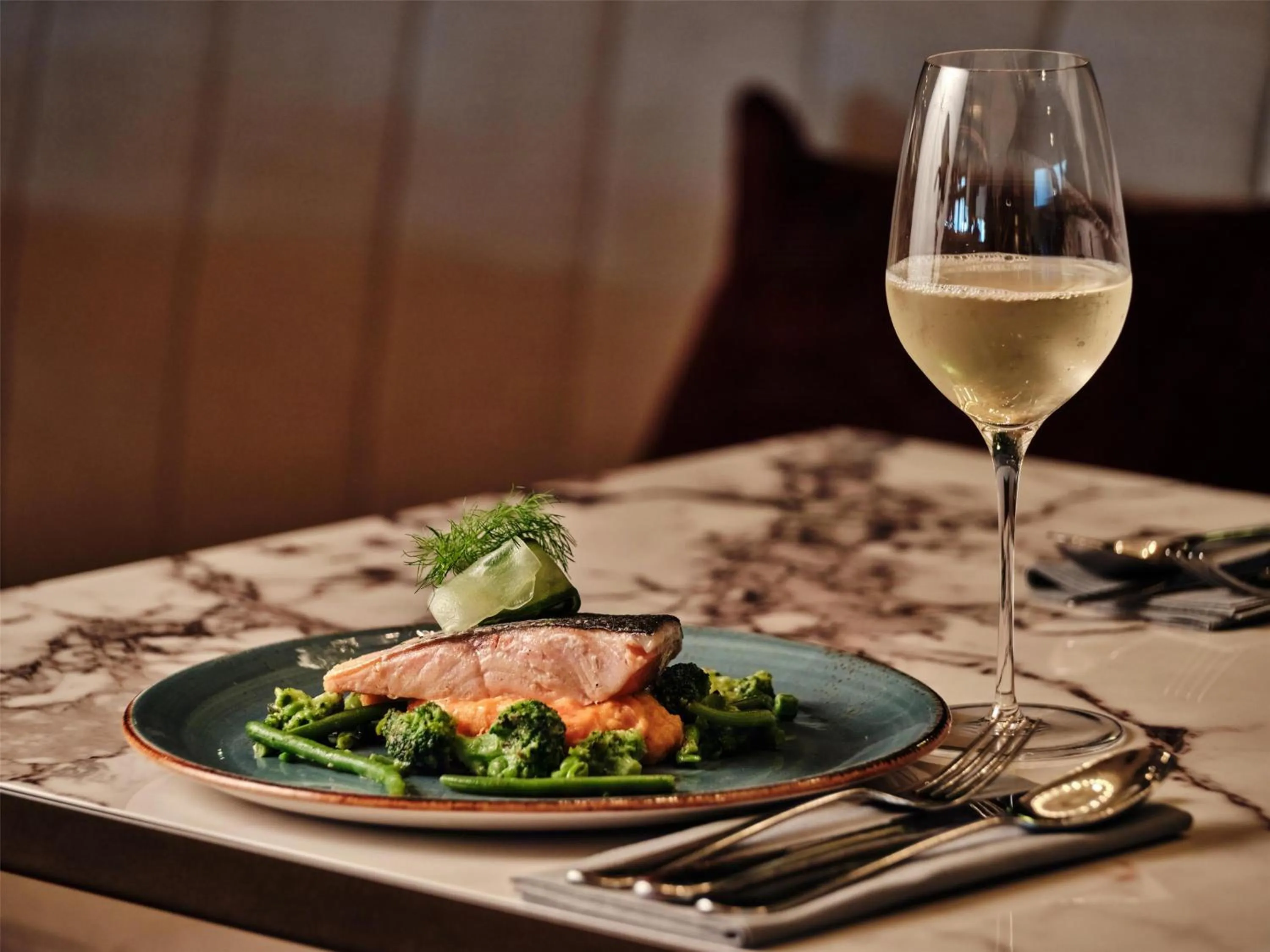 Restaurant/places to eat in Radisson Blu Hotel, Hamburg Airport