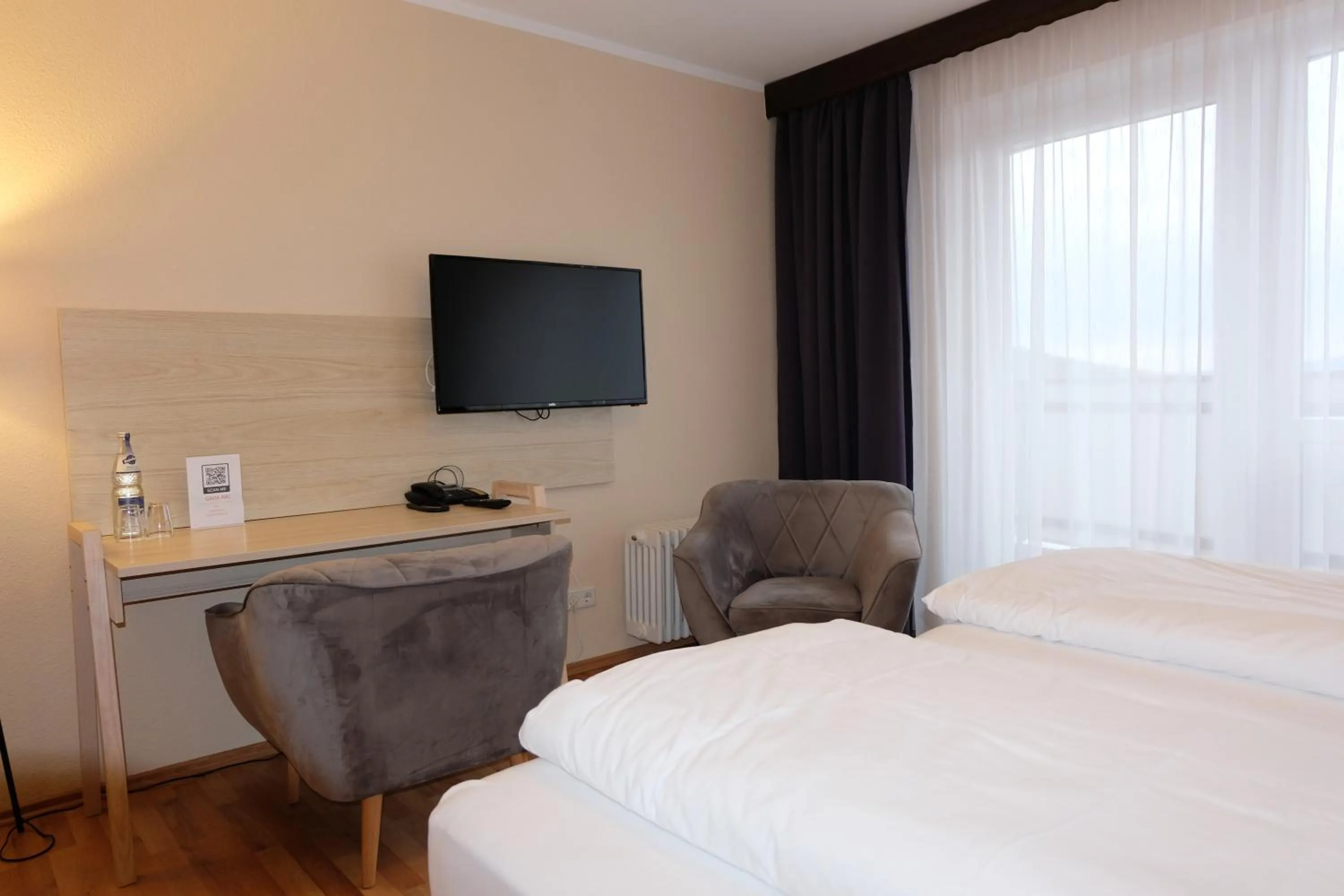 Photo of the whole room, Bed in Zum Weissen Lamm