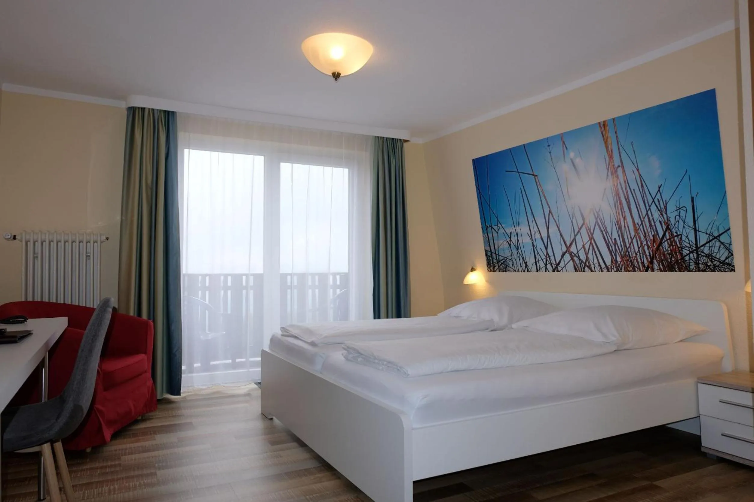 Photo of the whole room, Bed in Zum Weissen Lamm