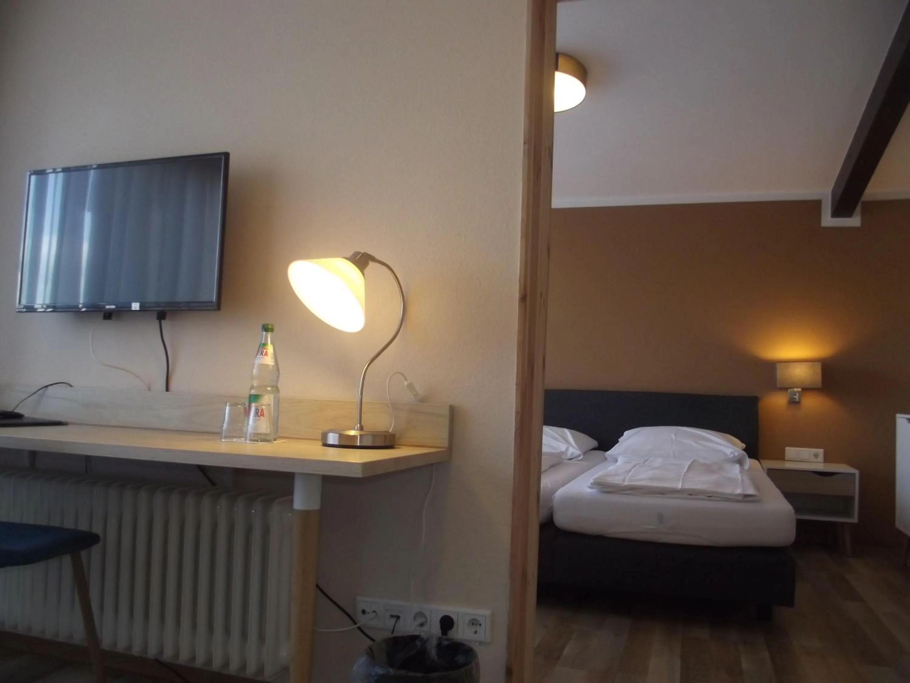 Photo of the whole room, Bed in Zum Weissen Lamm