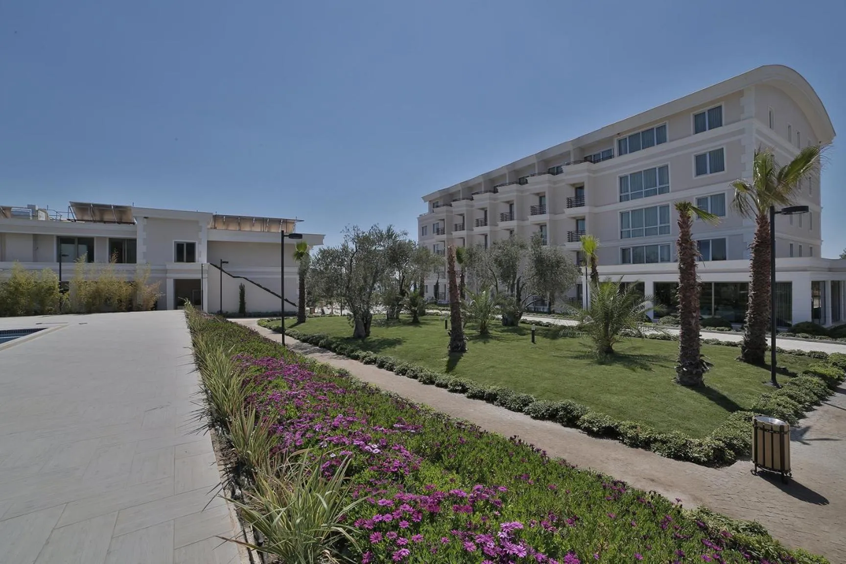 Garden in Rawda Resort Hotel Altinoluk