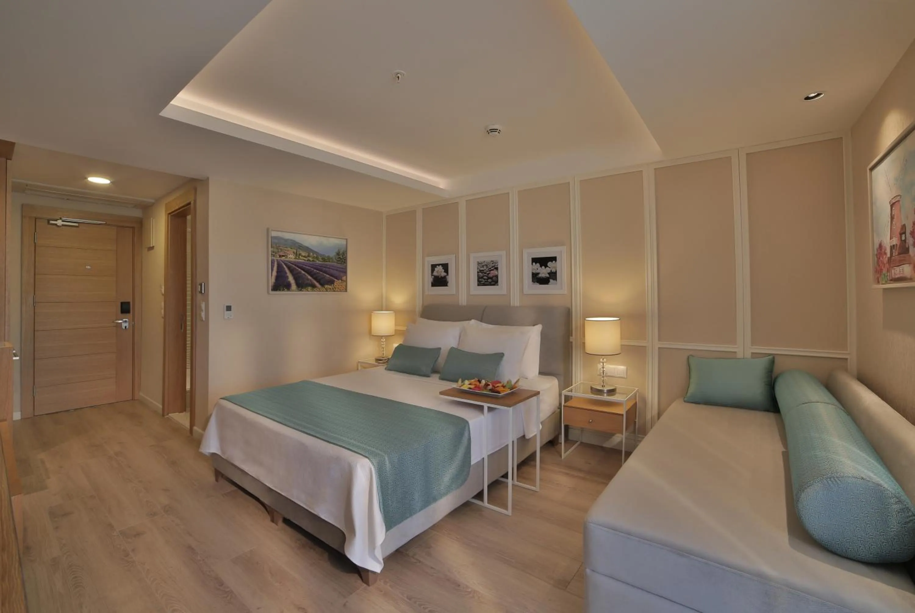 Photo of the whole room in Rawda Resort Hotel Altinoluk