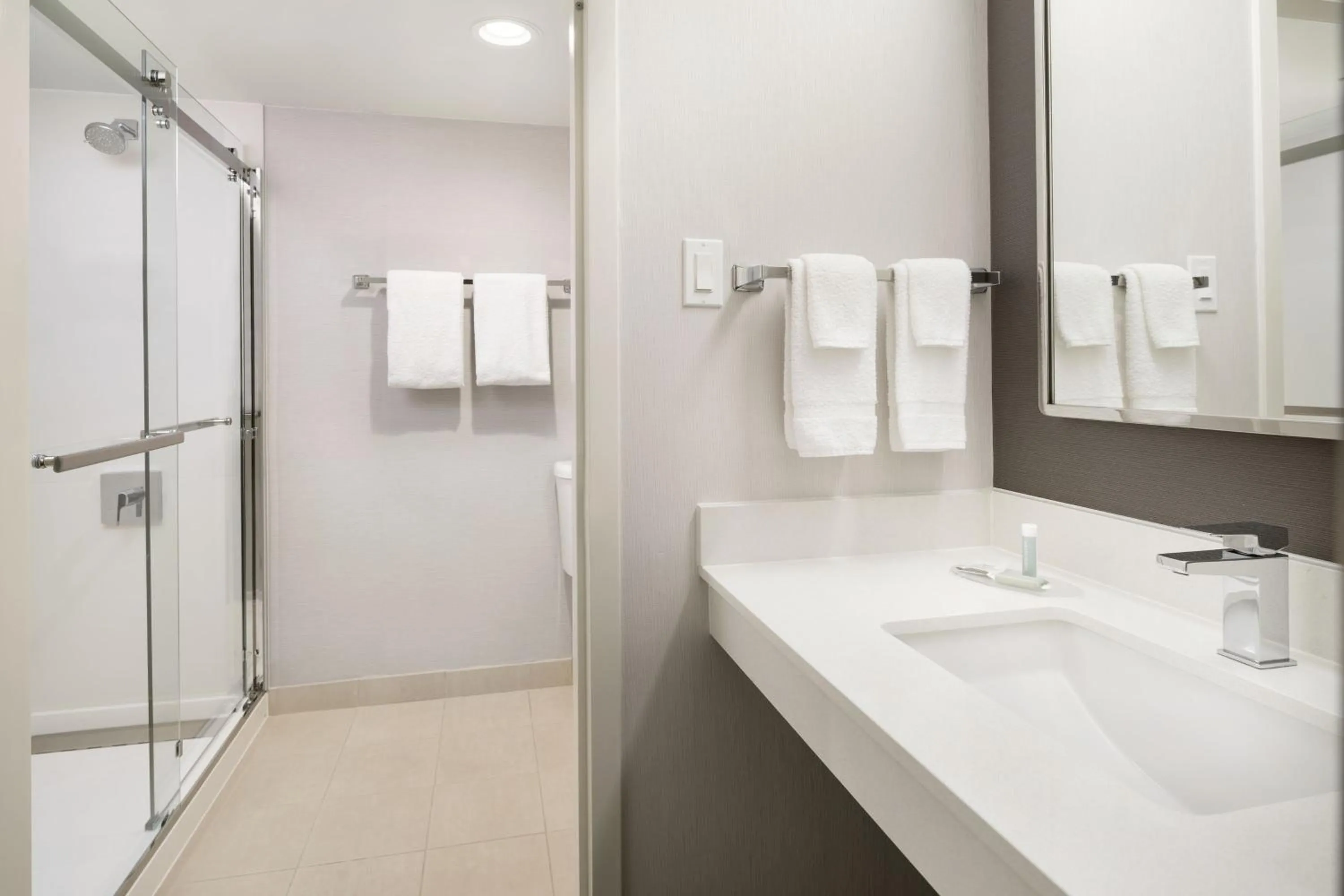 Bathroom in Courtyard by Marriott San Mateo Foster City