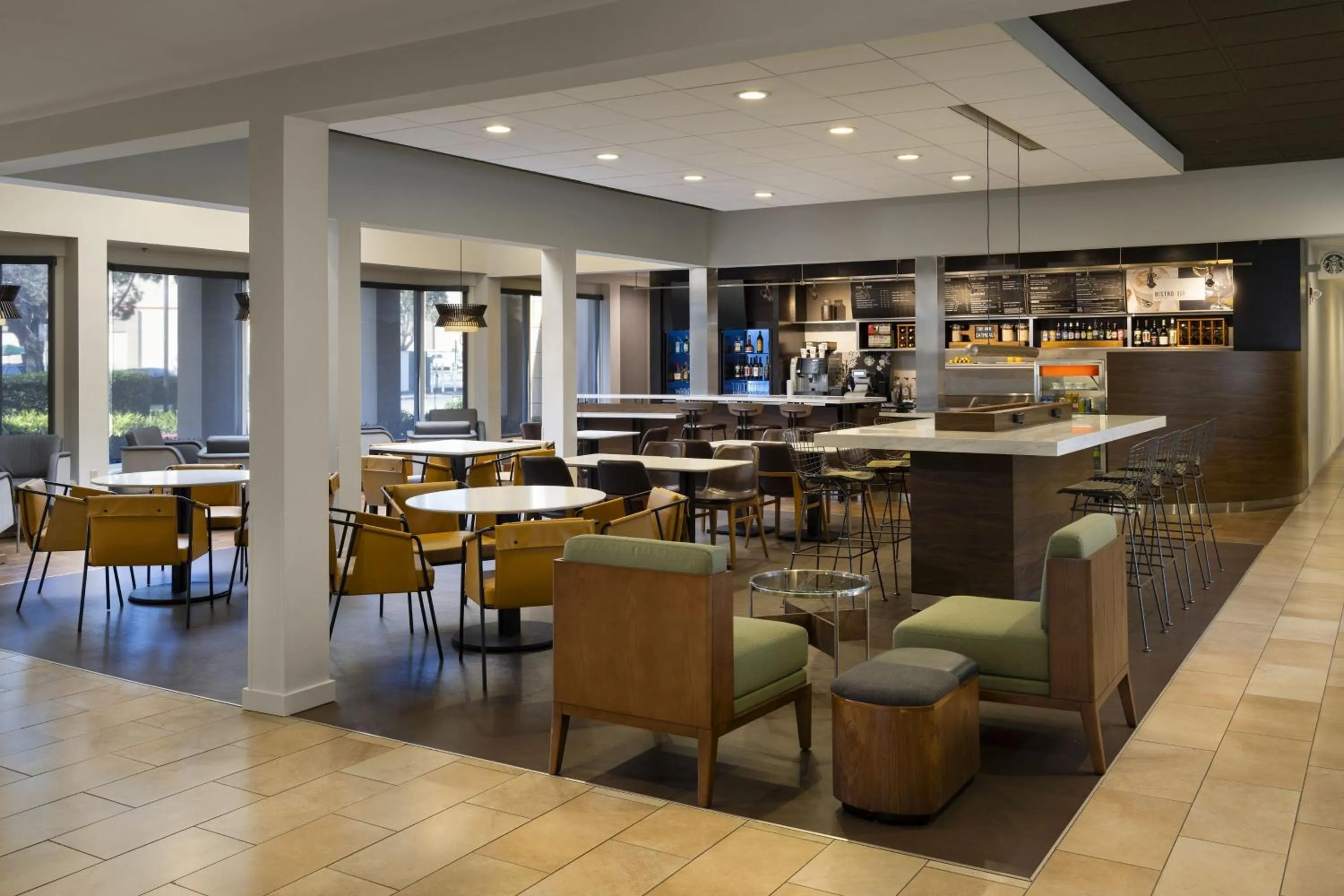 Breakfast in Courtyard by Marriott San Mateo Foster City