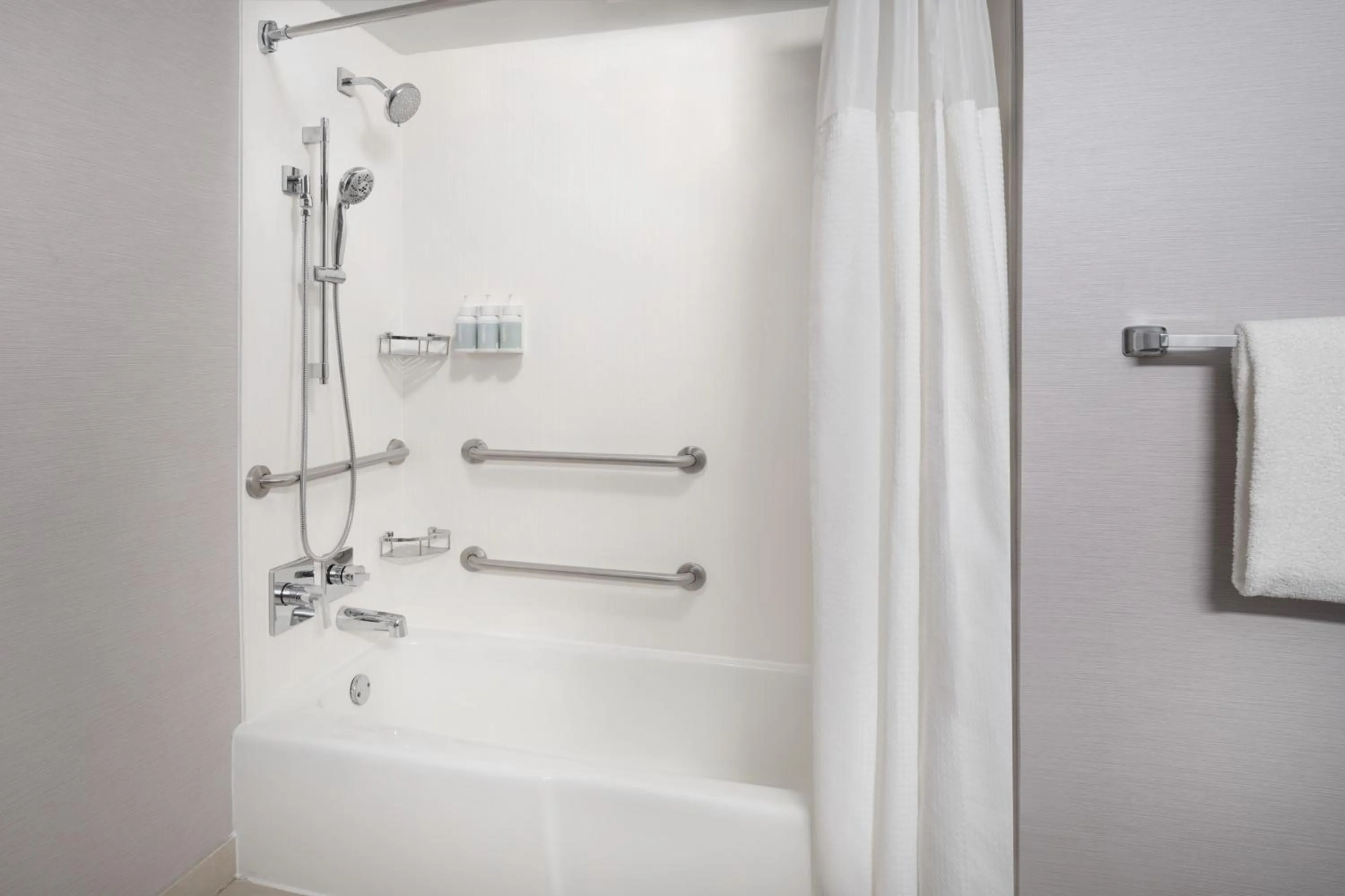 Bathroom in Courtyard by Marriott San Mateo Foster City