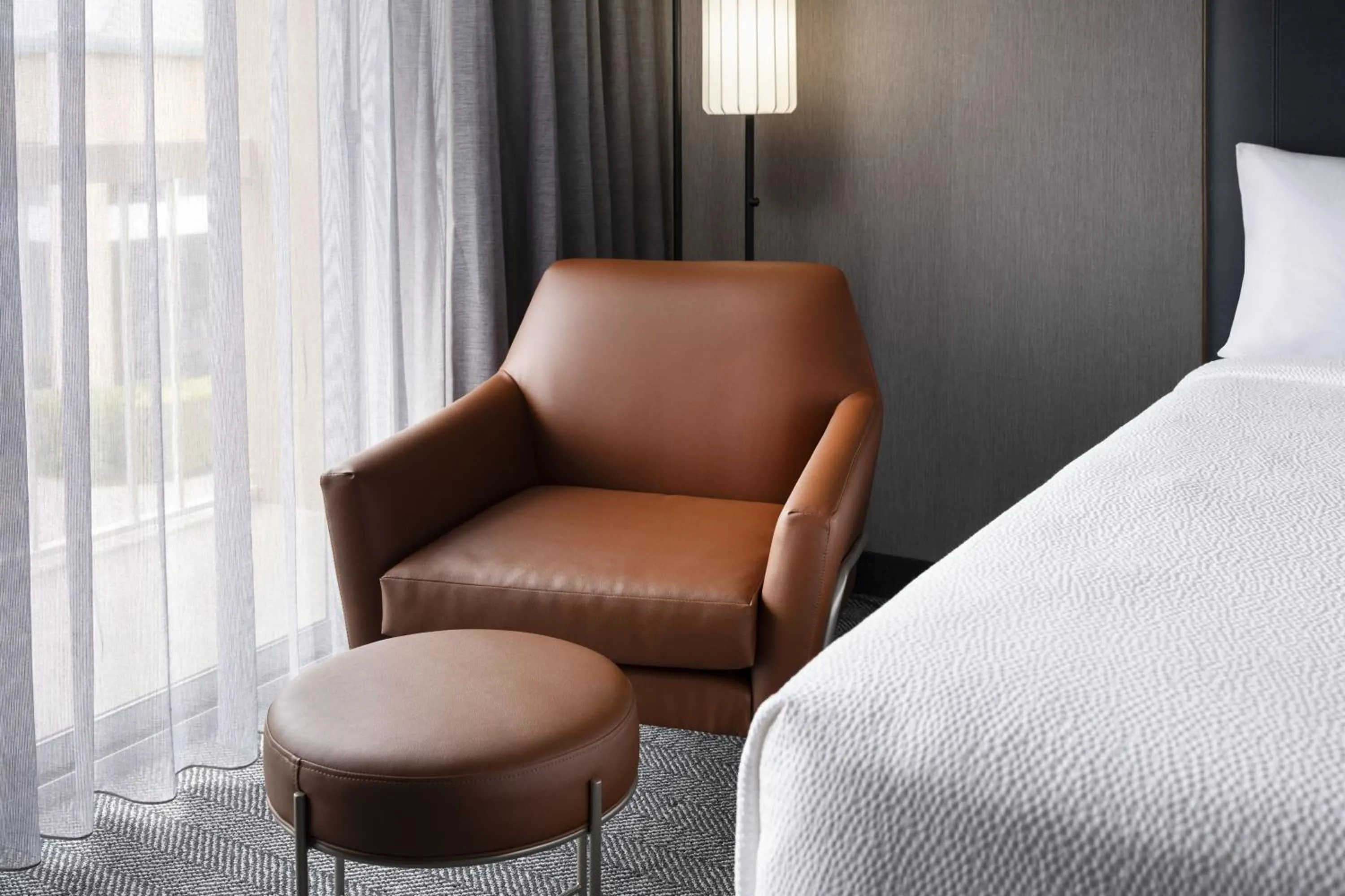 Photo of the whole room, Bed in Courtyard by Marriott San Mateo Foster City