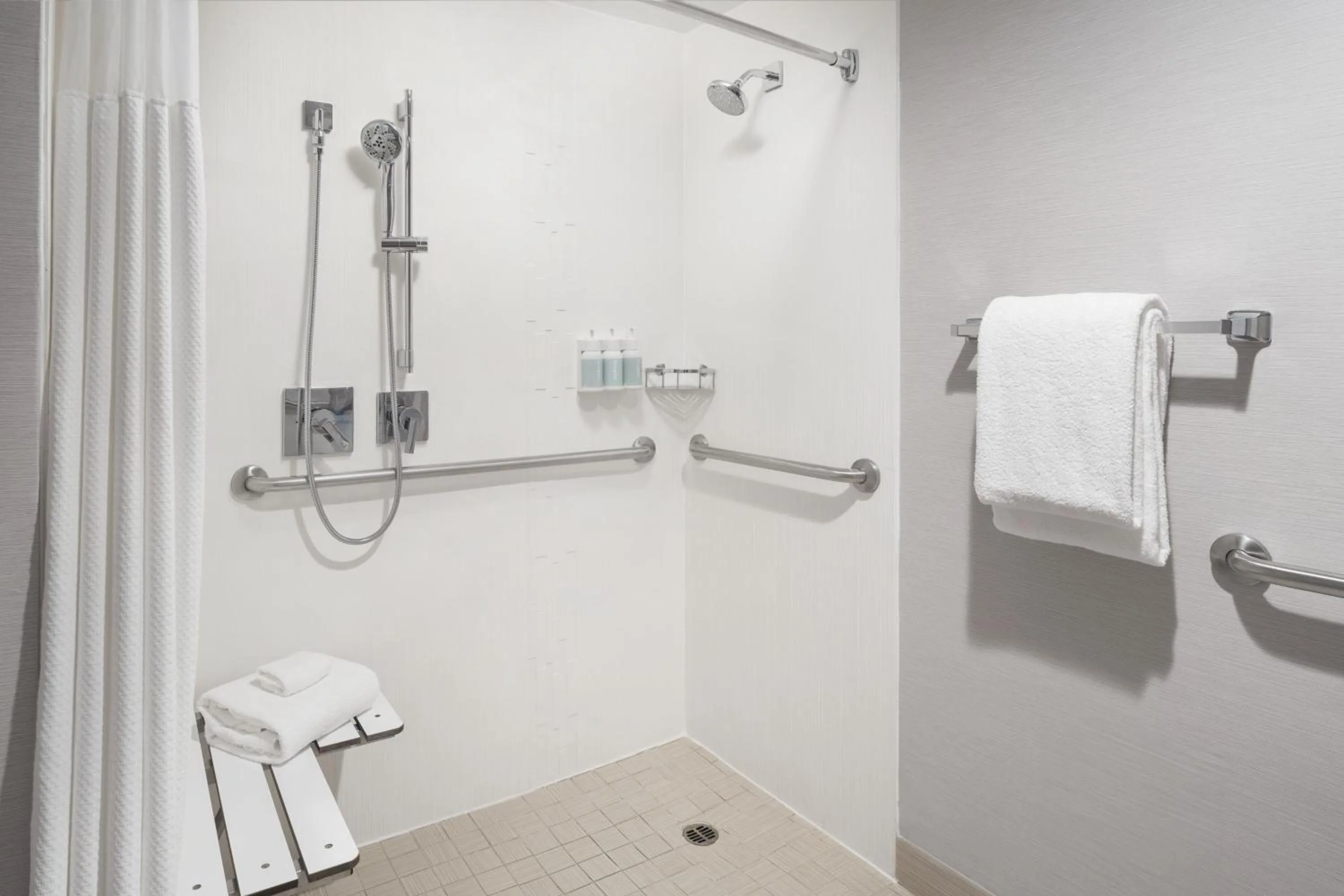 Bathroom in Courtyard by Marriott San Mateo Foster City