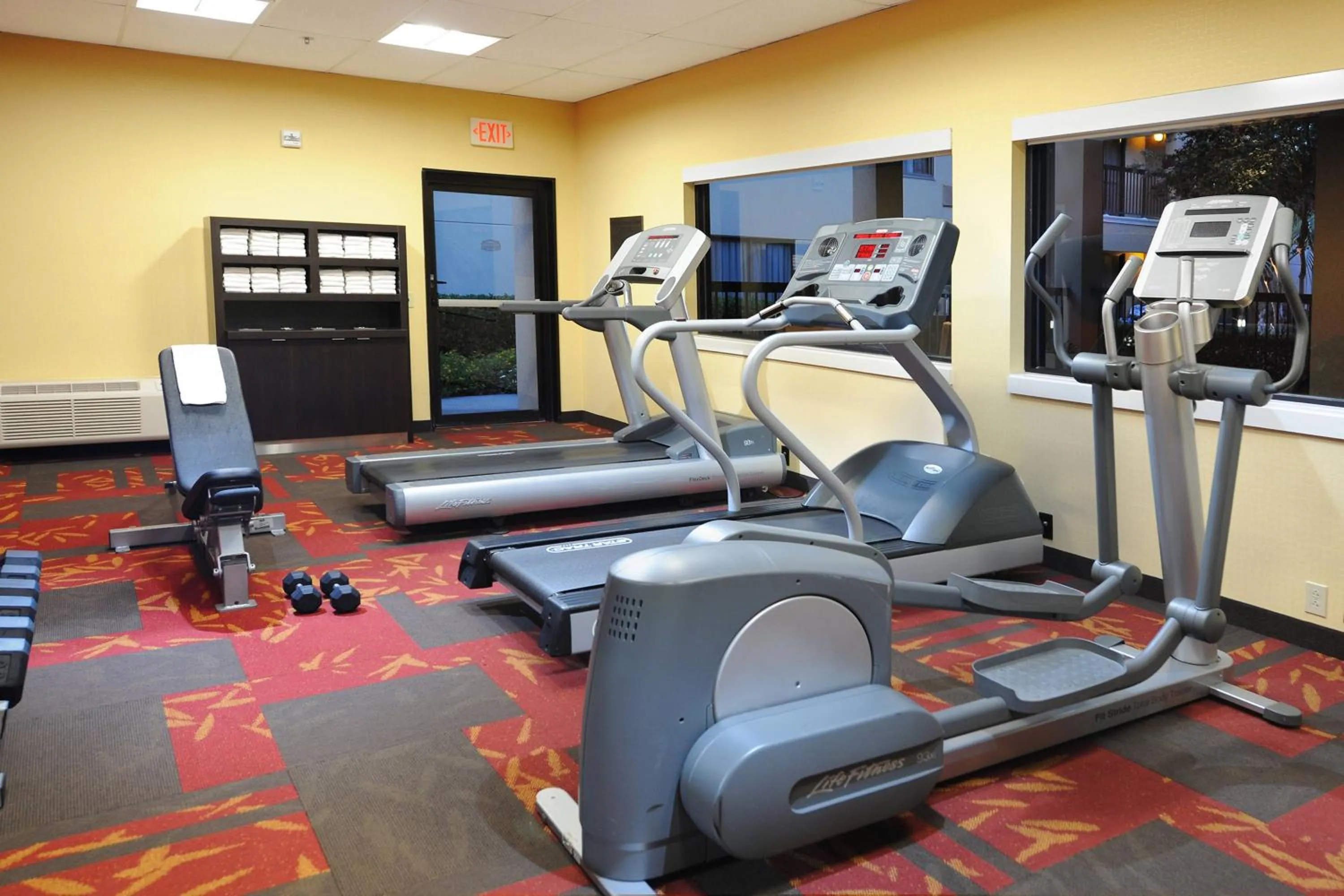 Fitness centre/facilities in Courtyard by Marriott Houston Hobby Airport
