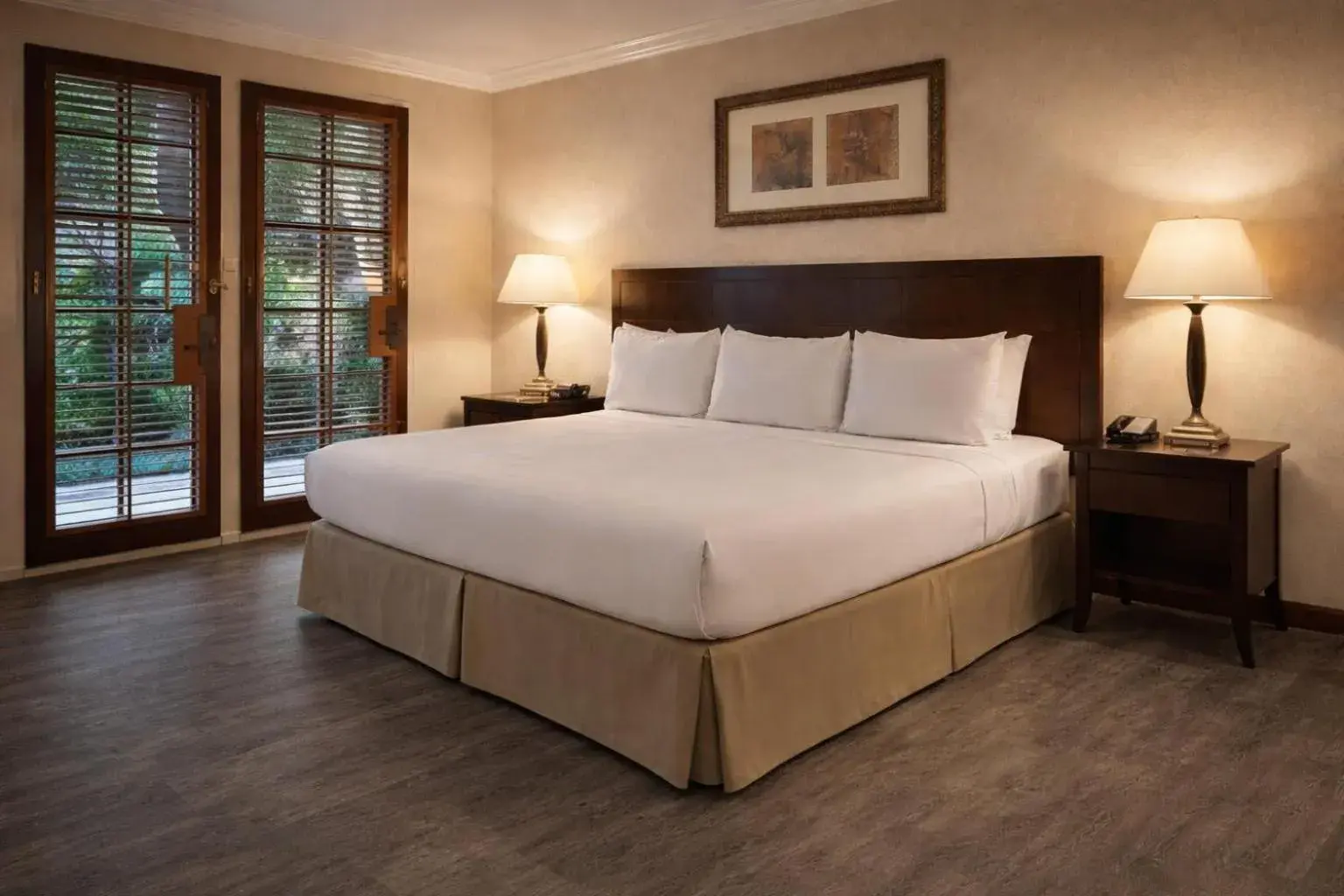 Bed in The Buena Park Grand Hotel & Suites Bed in The Buena Park Grand Hotel & Suites