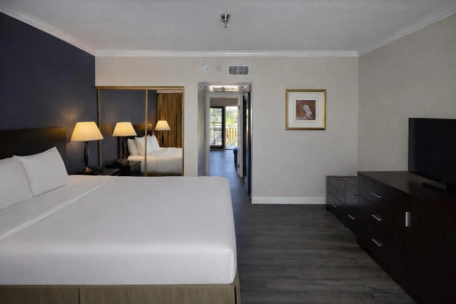 Bed in The Buena Park Grand Hotel & Suites