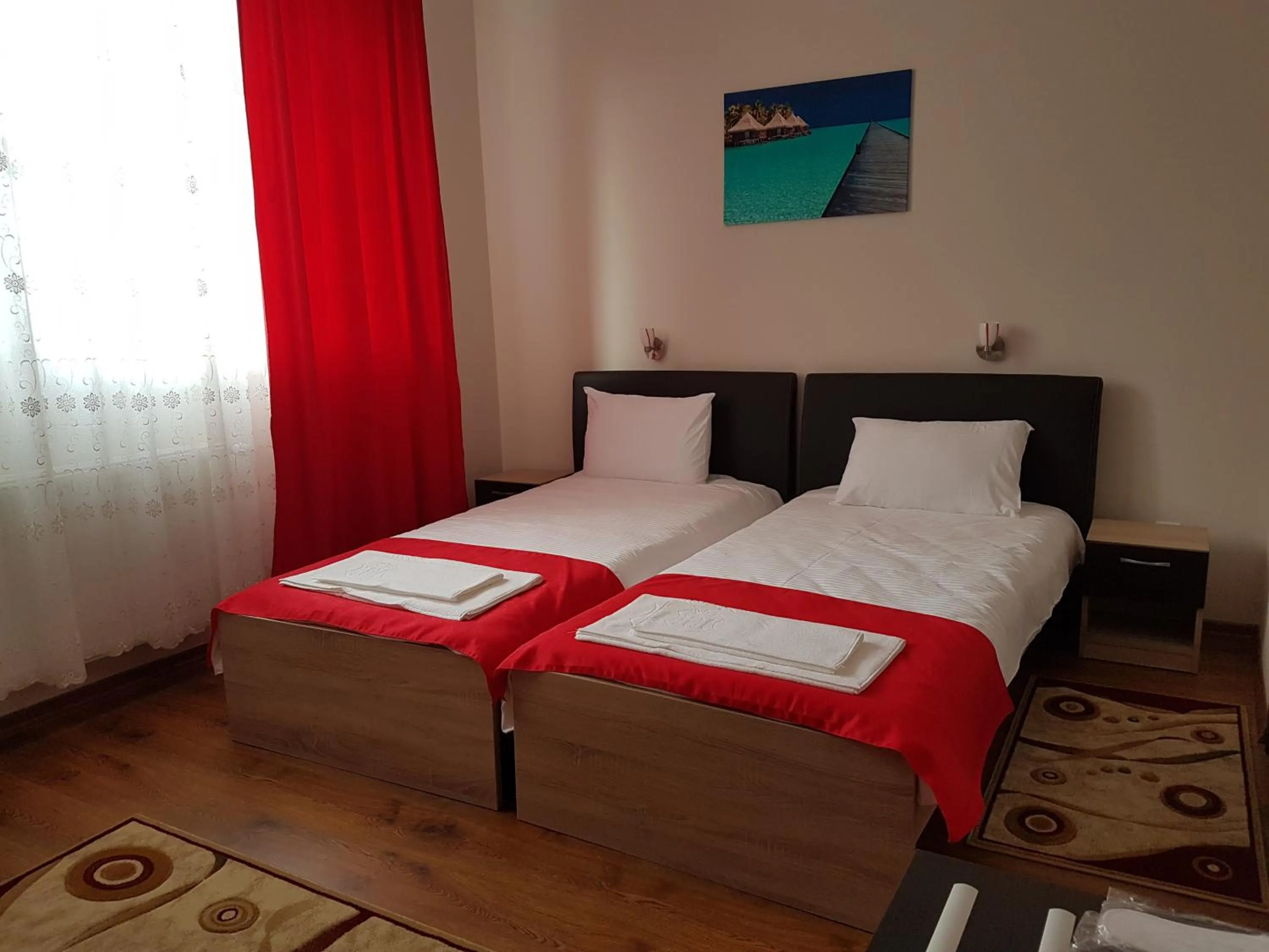 Photo of the whole room, Bed in Hotel New