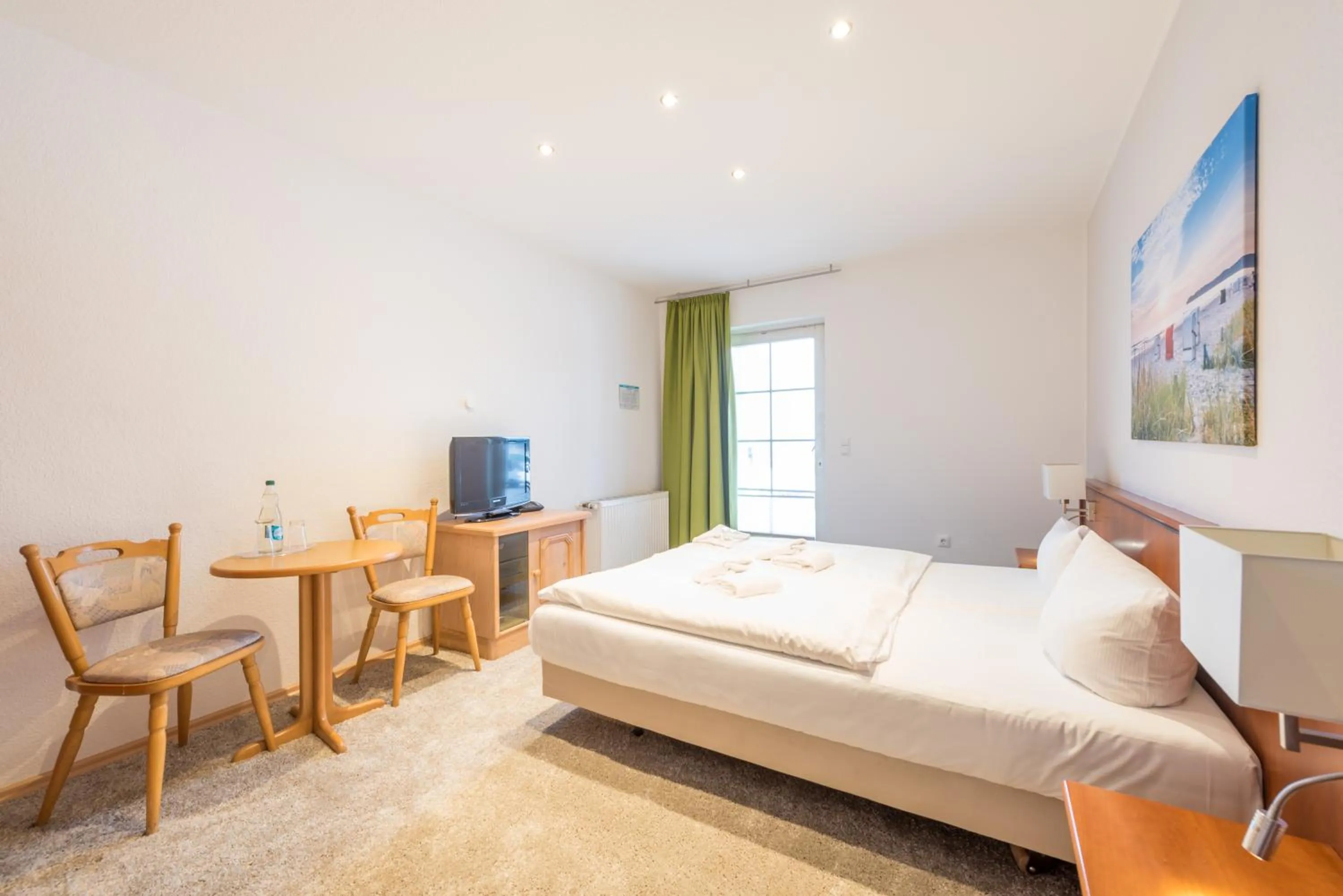 Photo of the whole room, Bed in Hotel Königslinie