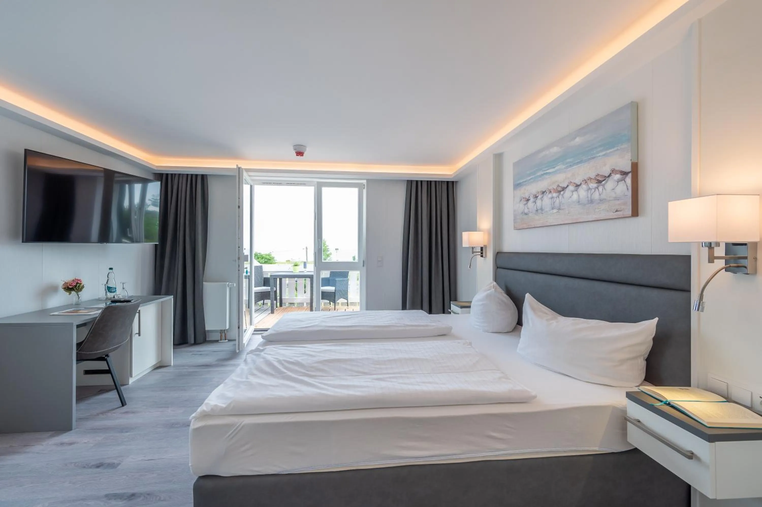 Photo of the whole room, Bed in Hotel Königslinie