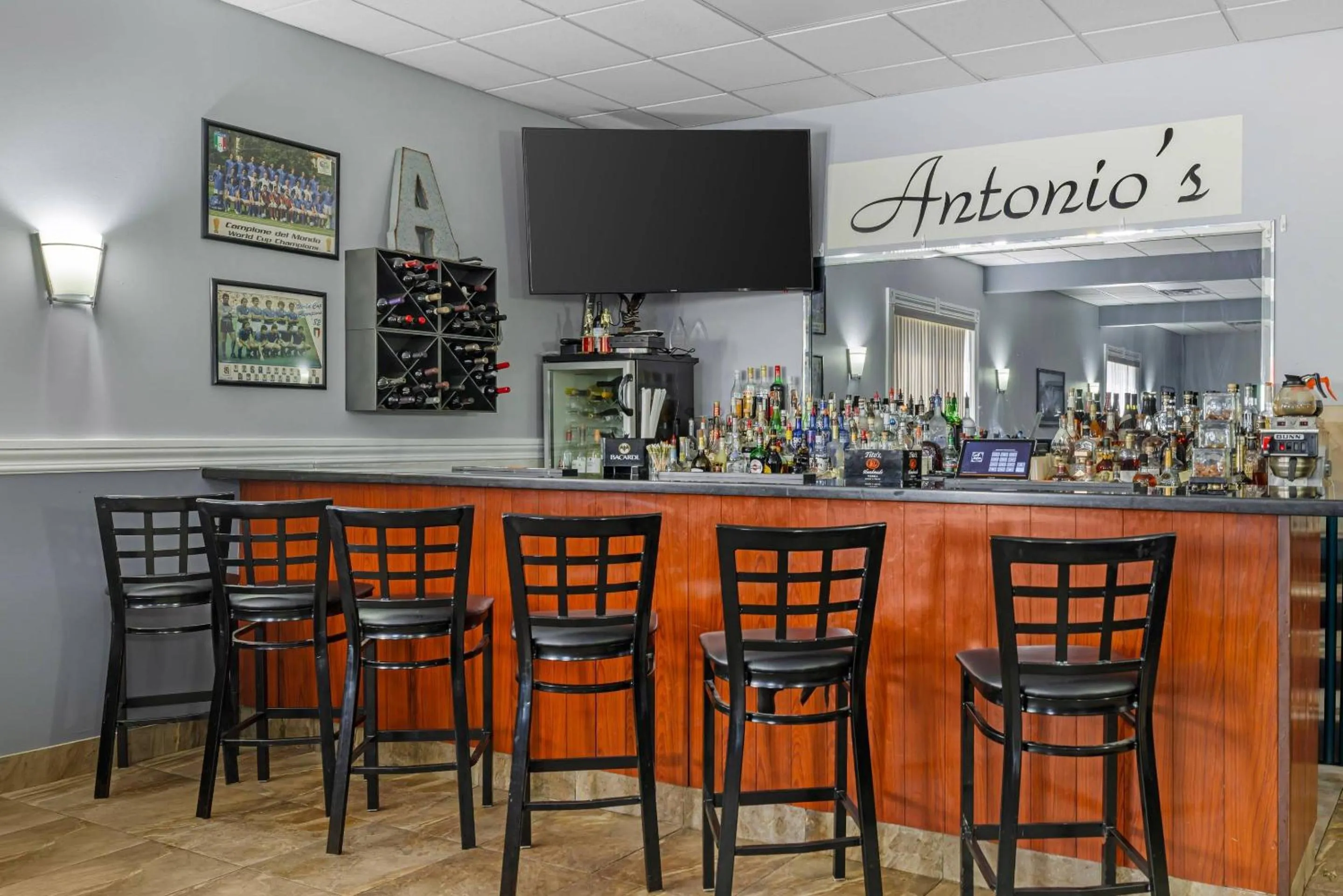 Lounge or bar in Quality Inn - Niagara Falls Blvd