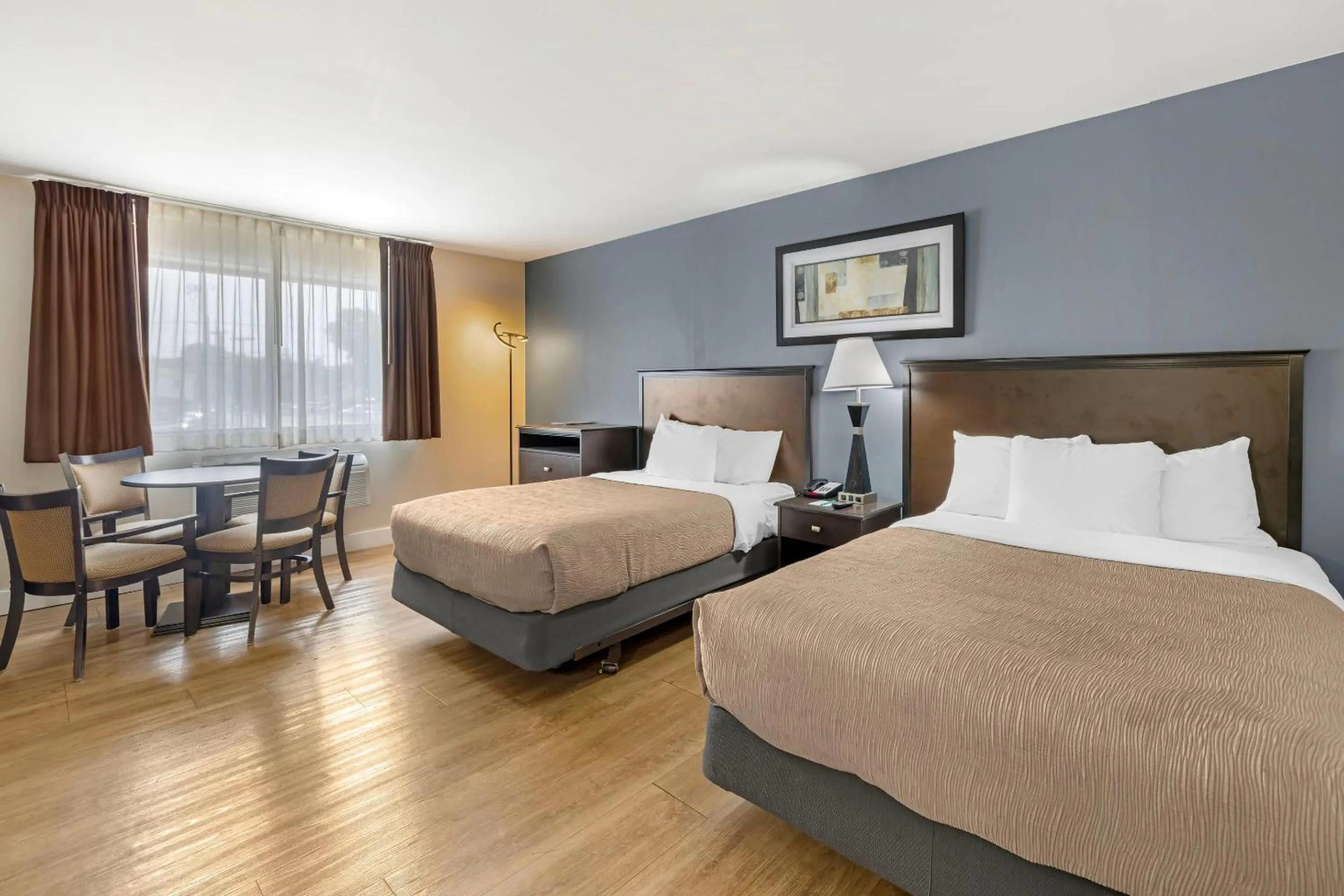 Bedroom, Bed in Quality Inn - Niagara Falls Blvd