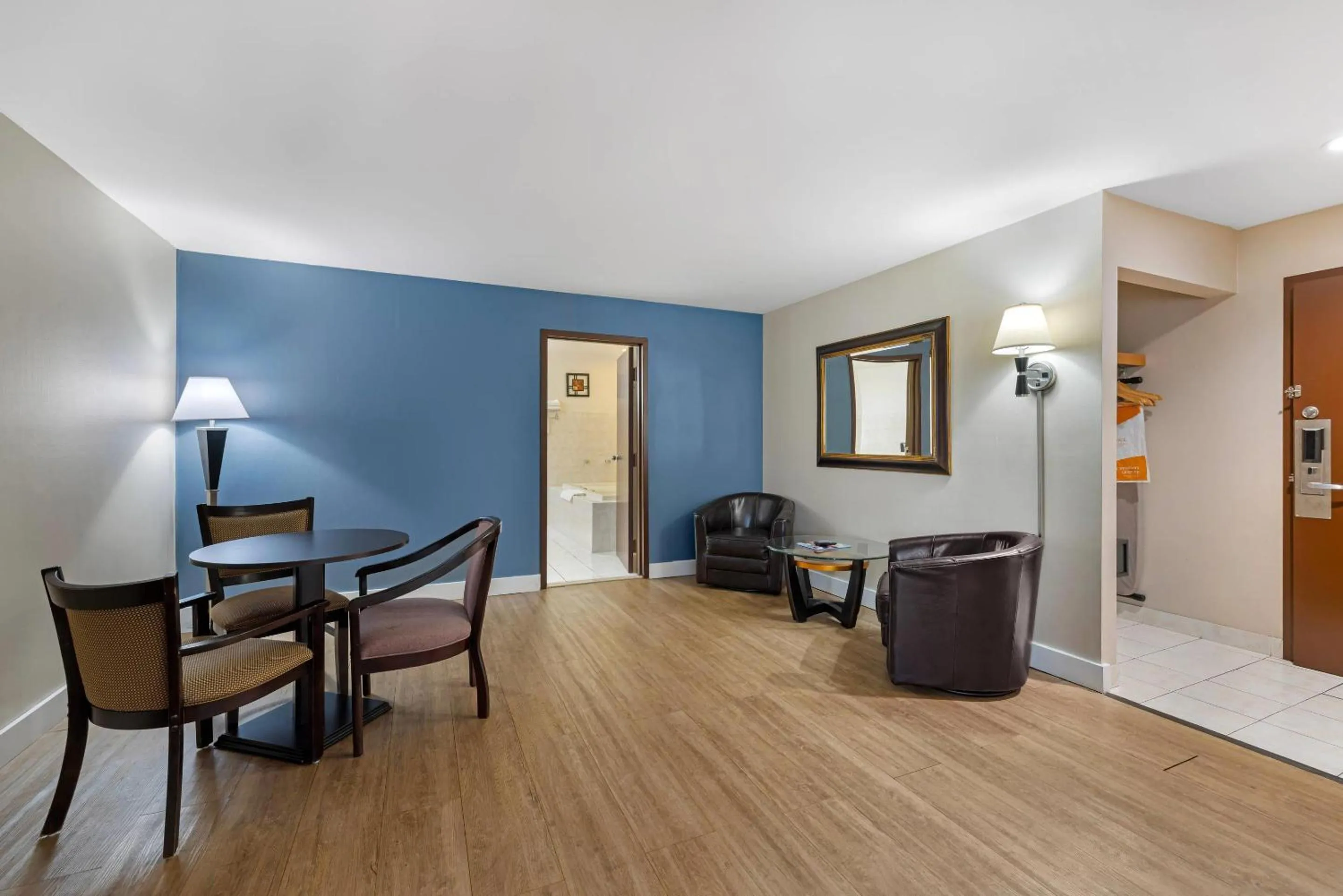 Bedroom in Quality Inn - Niagara Falls Blvd