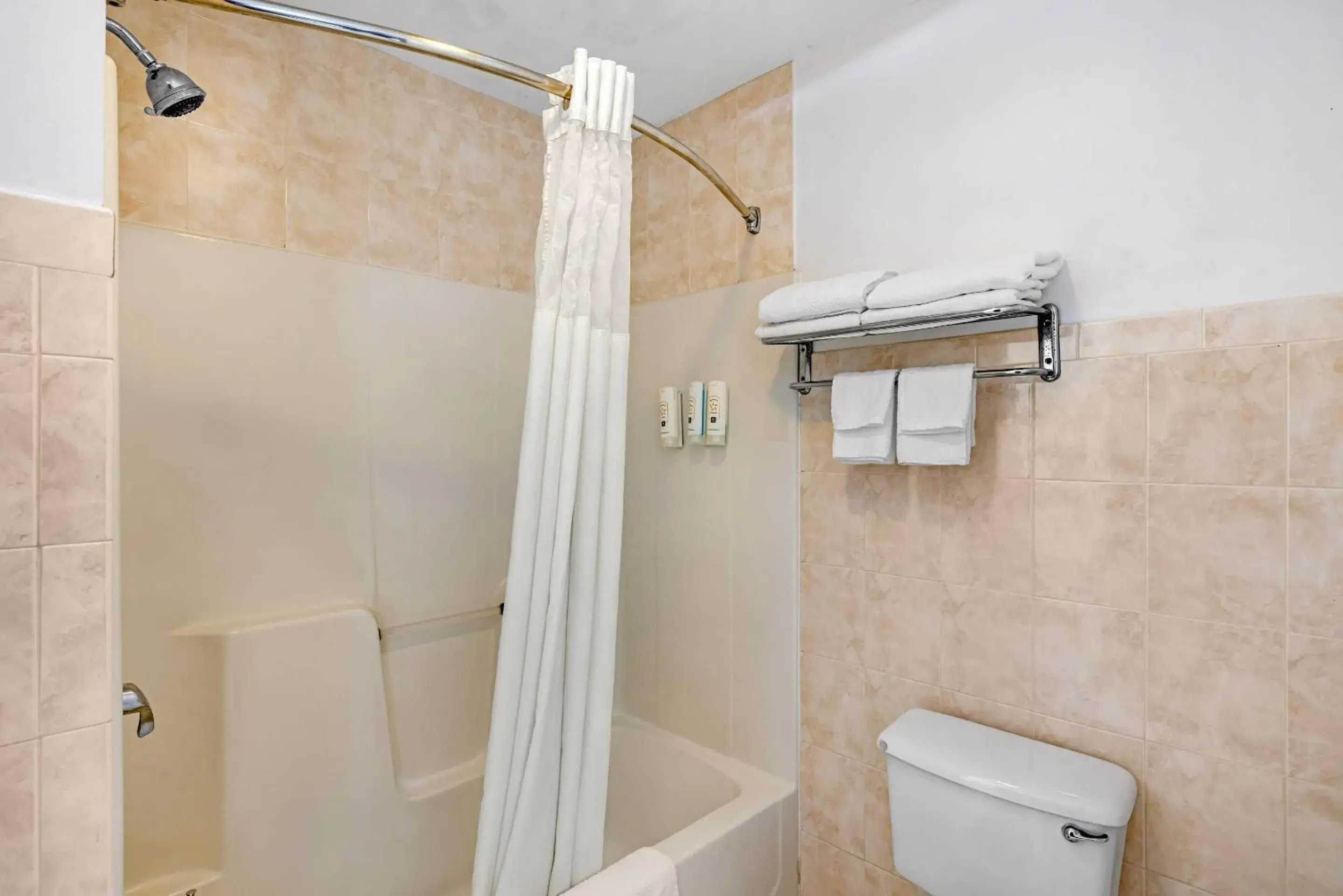 Bedroom in Quality Inn - Niagara Falls Blvd Bedroom in Quality Inn - Niagara Falls Blvd