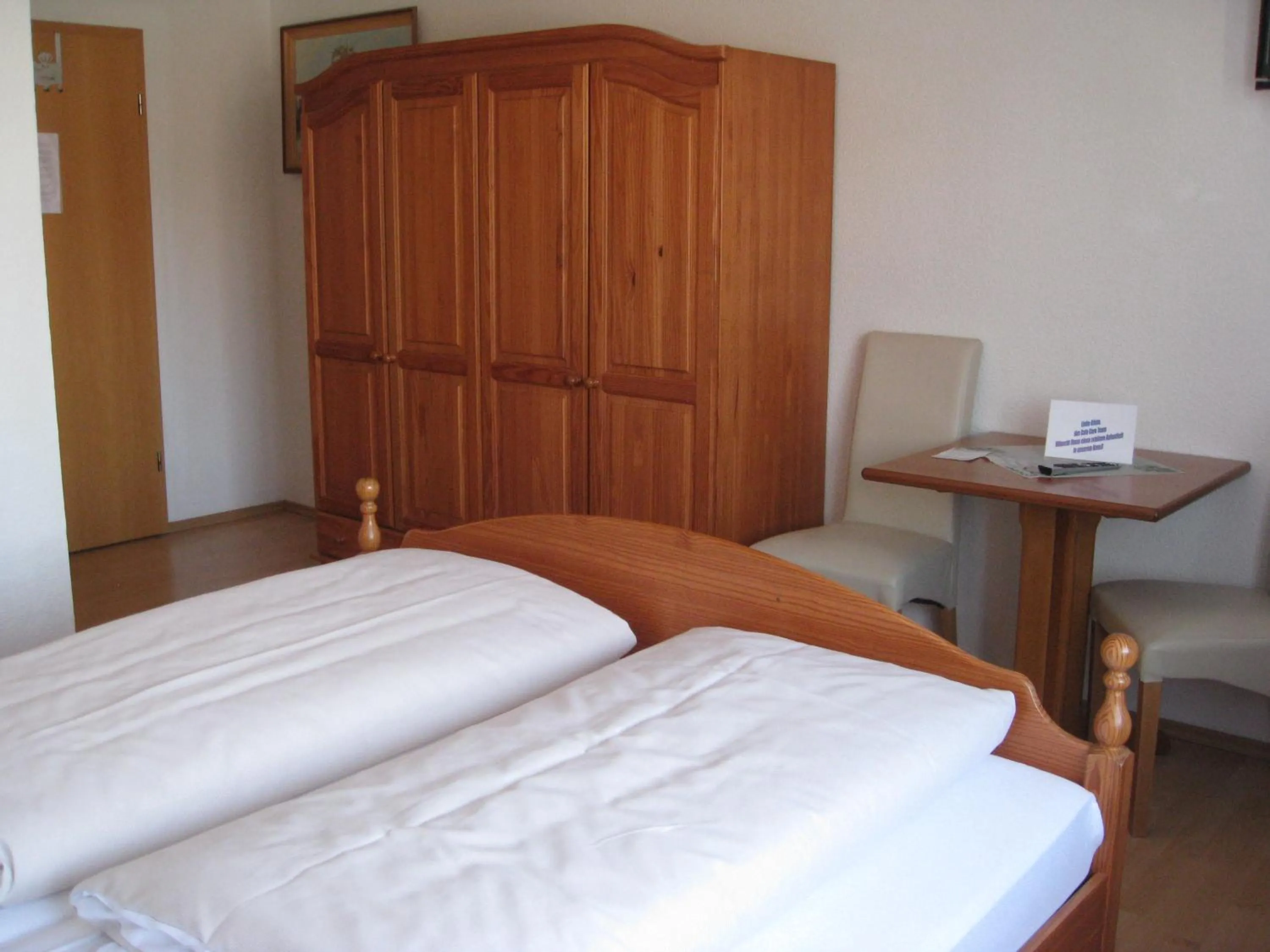 Photo of the whole room, Bed in Hotel-Restaurant Cafe Caro