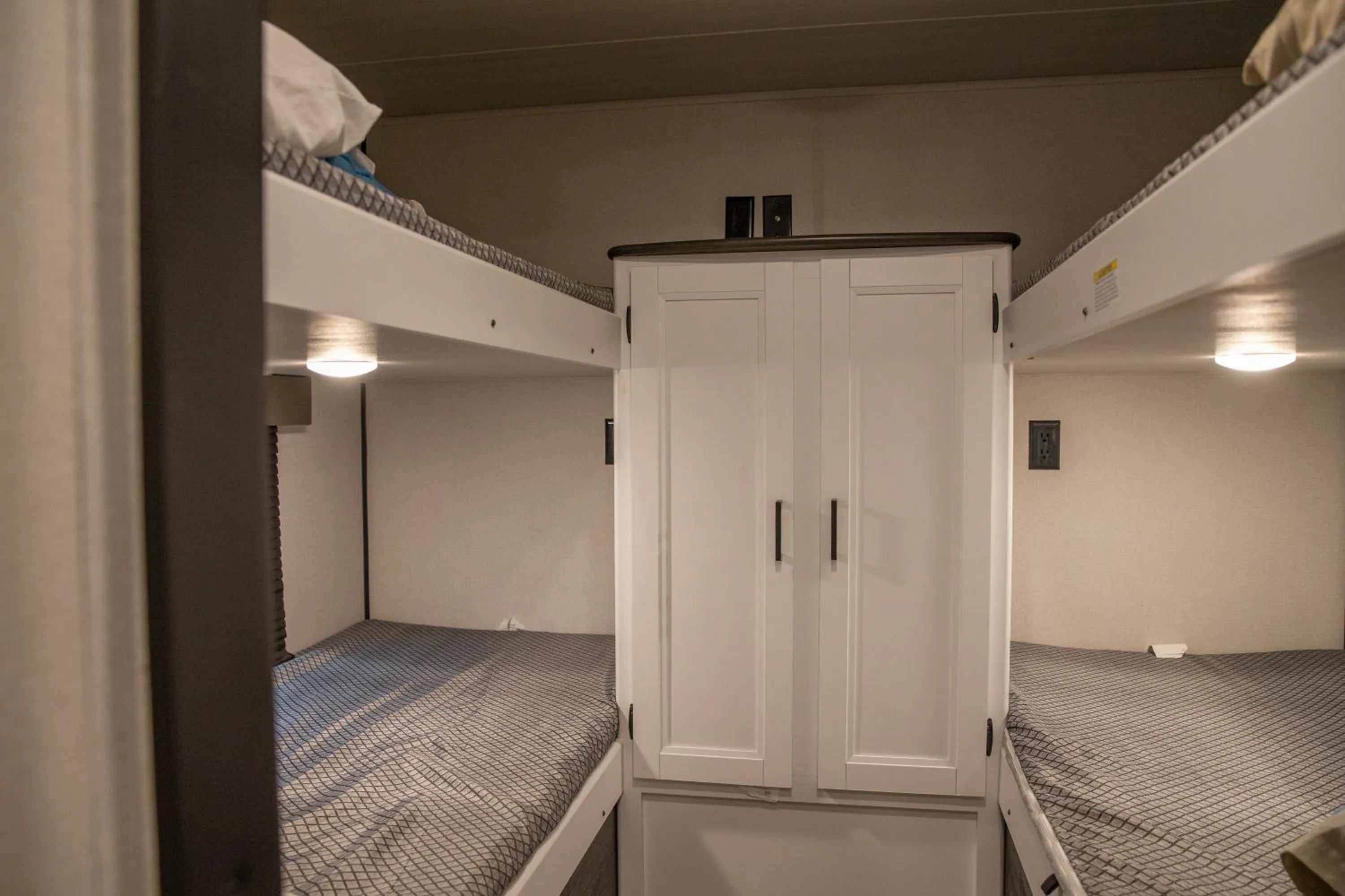 bunk bed, Bed in Jasper Gates Resort