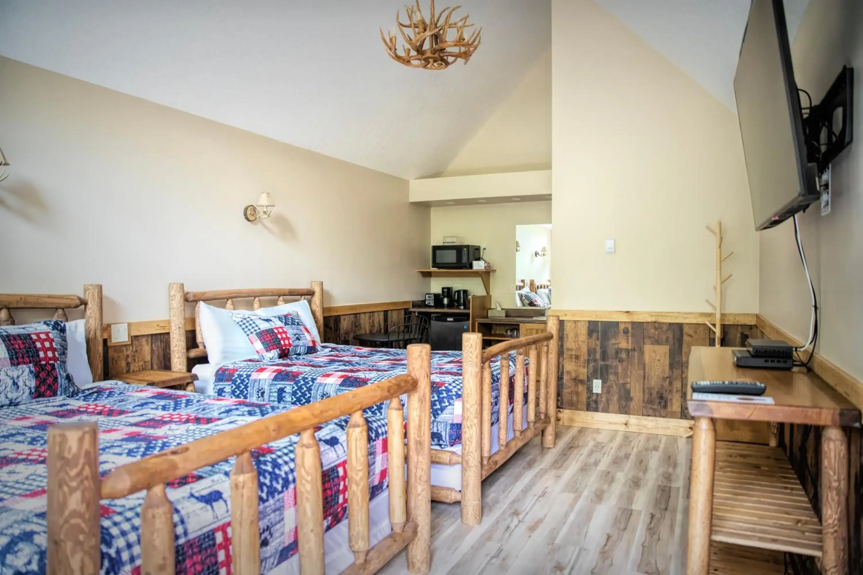 Photo of the whole room, Bed in Jasper Gates Resort Photo of the whole room, Bed in Jasper Gates Resort