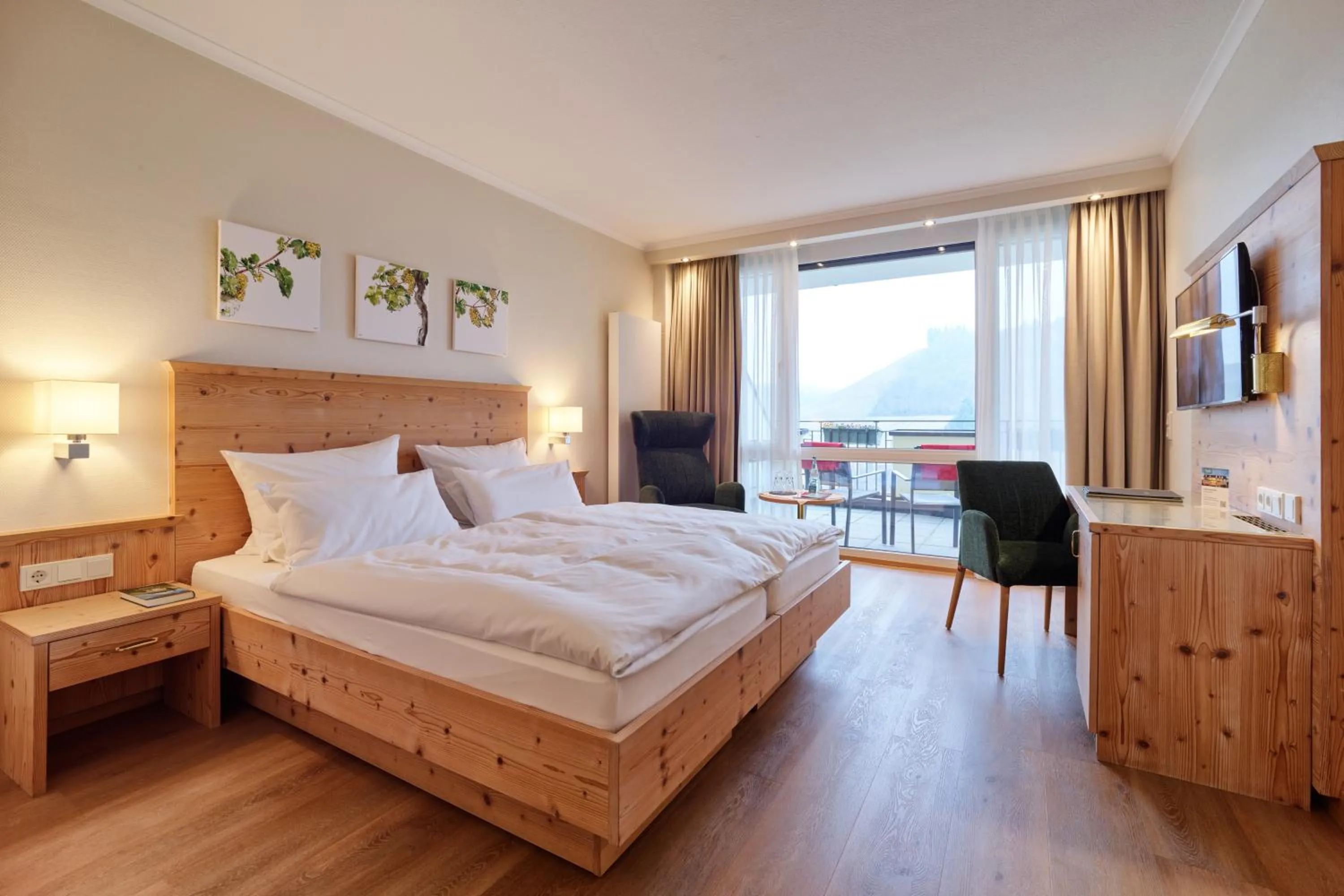 Photo of the whole room, Bed in Hotel Weis