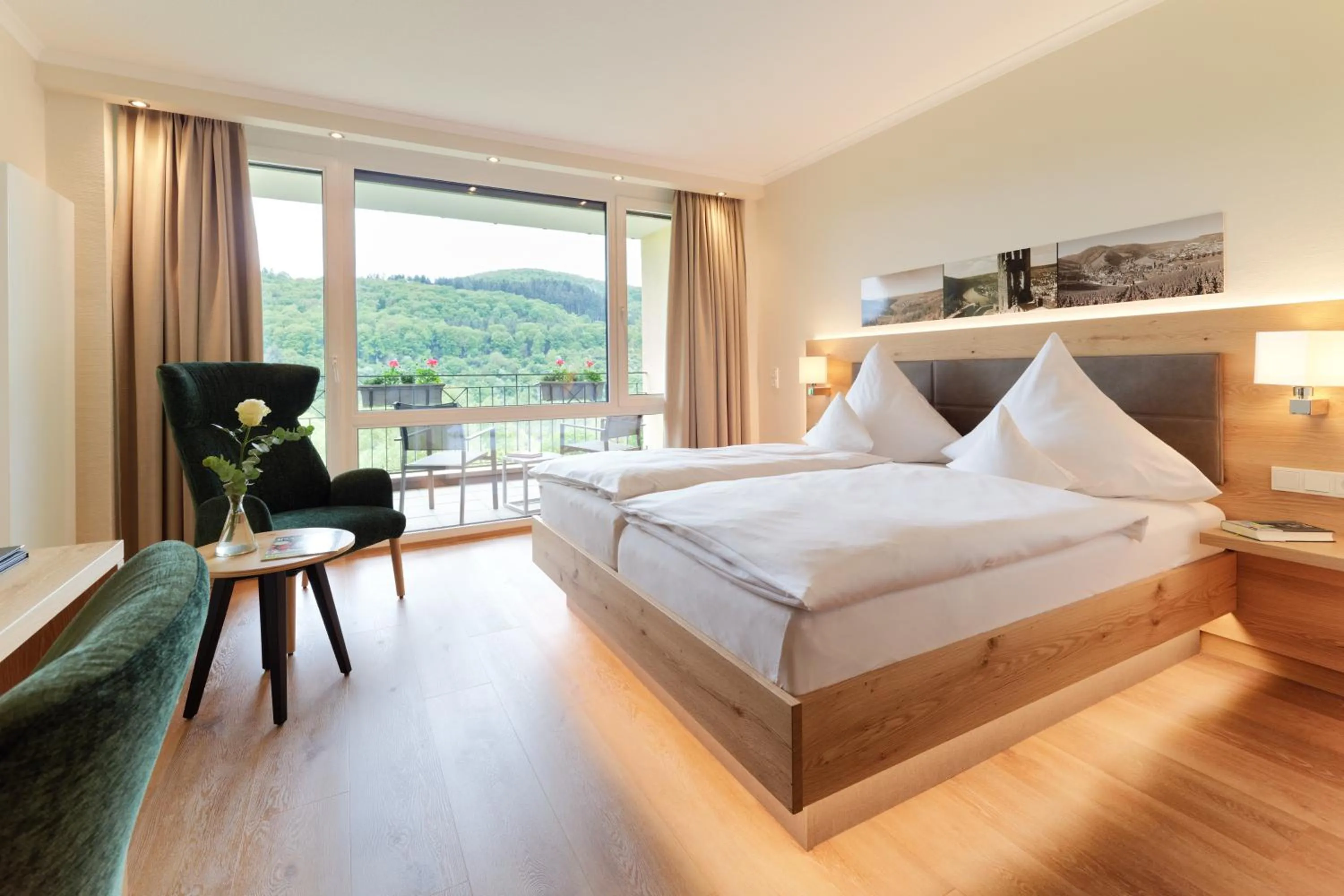 Photo of the whole room, Bed in Hotel Weis