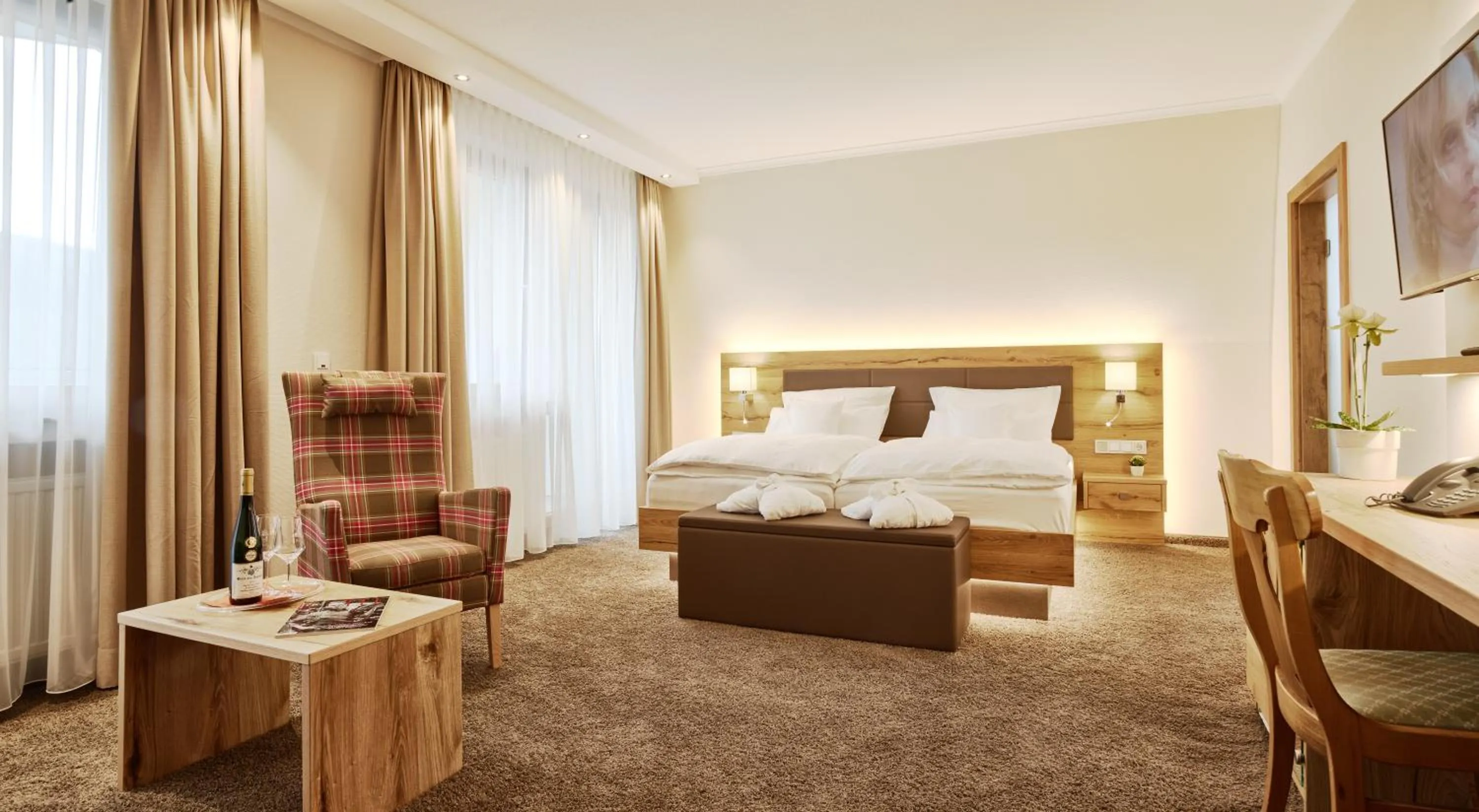 Photo of the whole room, Bed in Hotel Weis