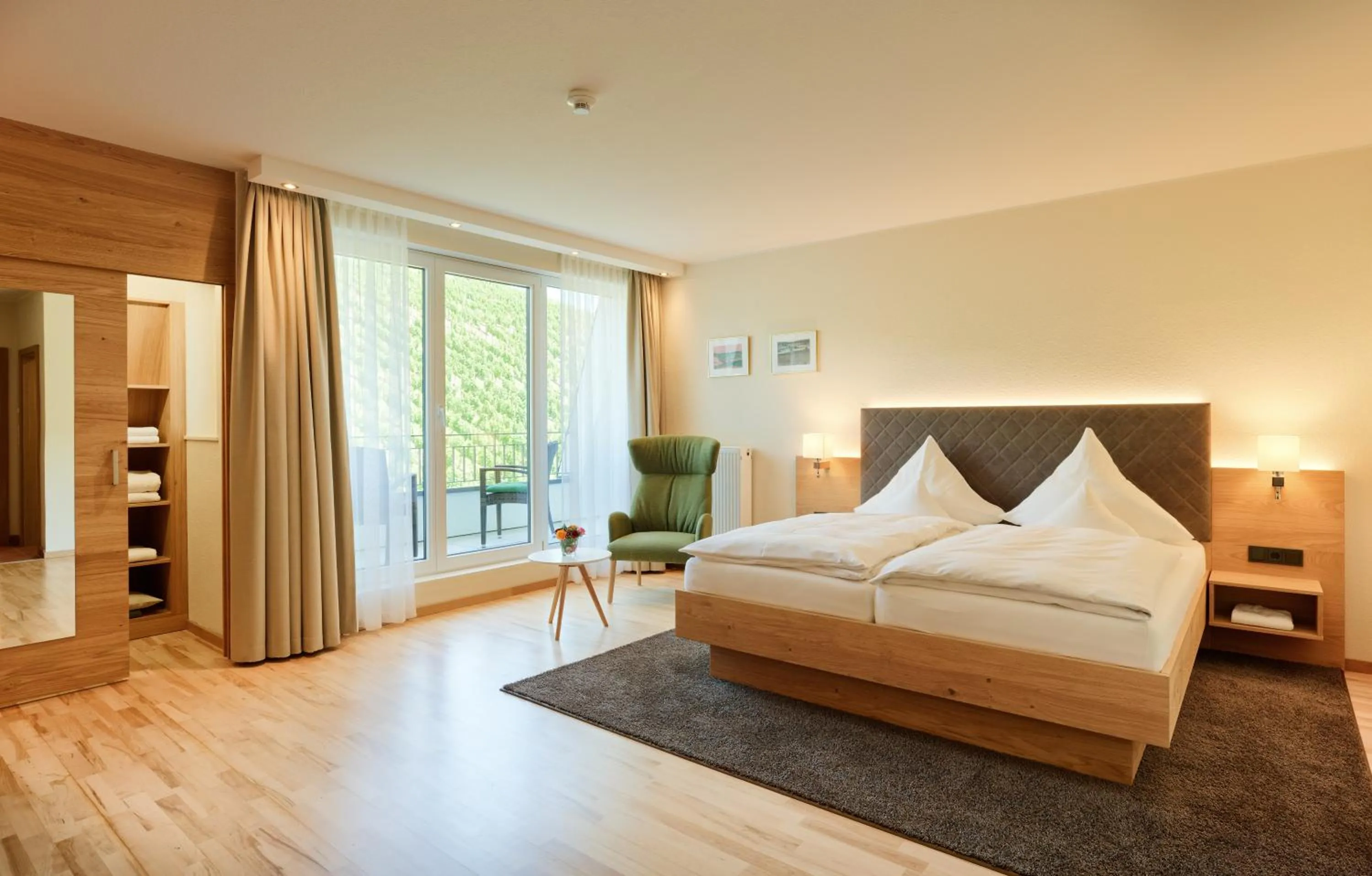 Photo of the whole room, Bed in Hotel Weis