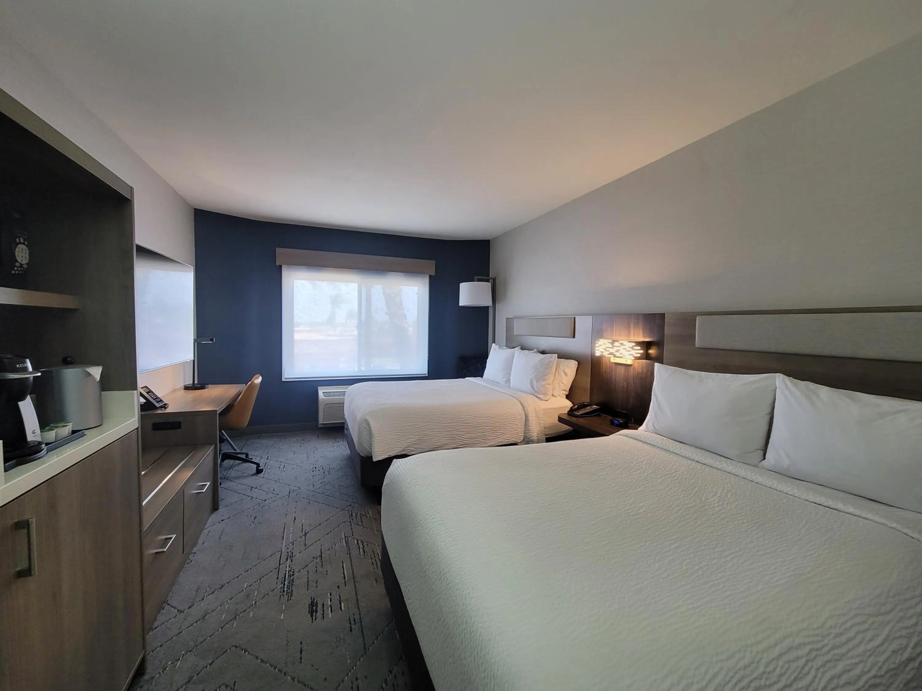 Bed in Holiday Inn Express San Diego South - Chula Vista by IHG