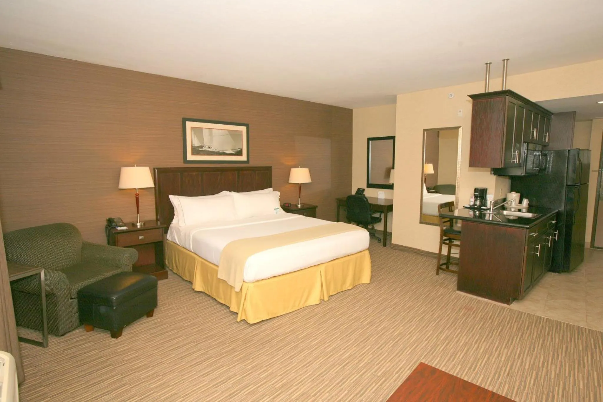 Photo of the whole room, Bed in Holiday Inn Express San Diego South - Chula Vista by IHG