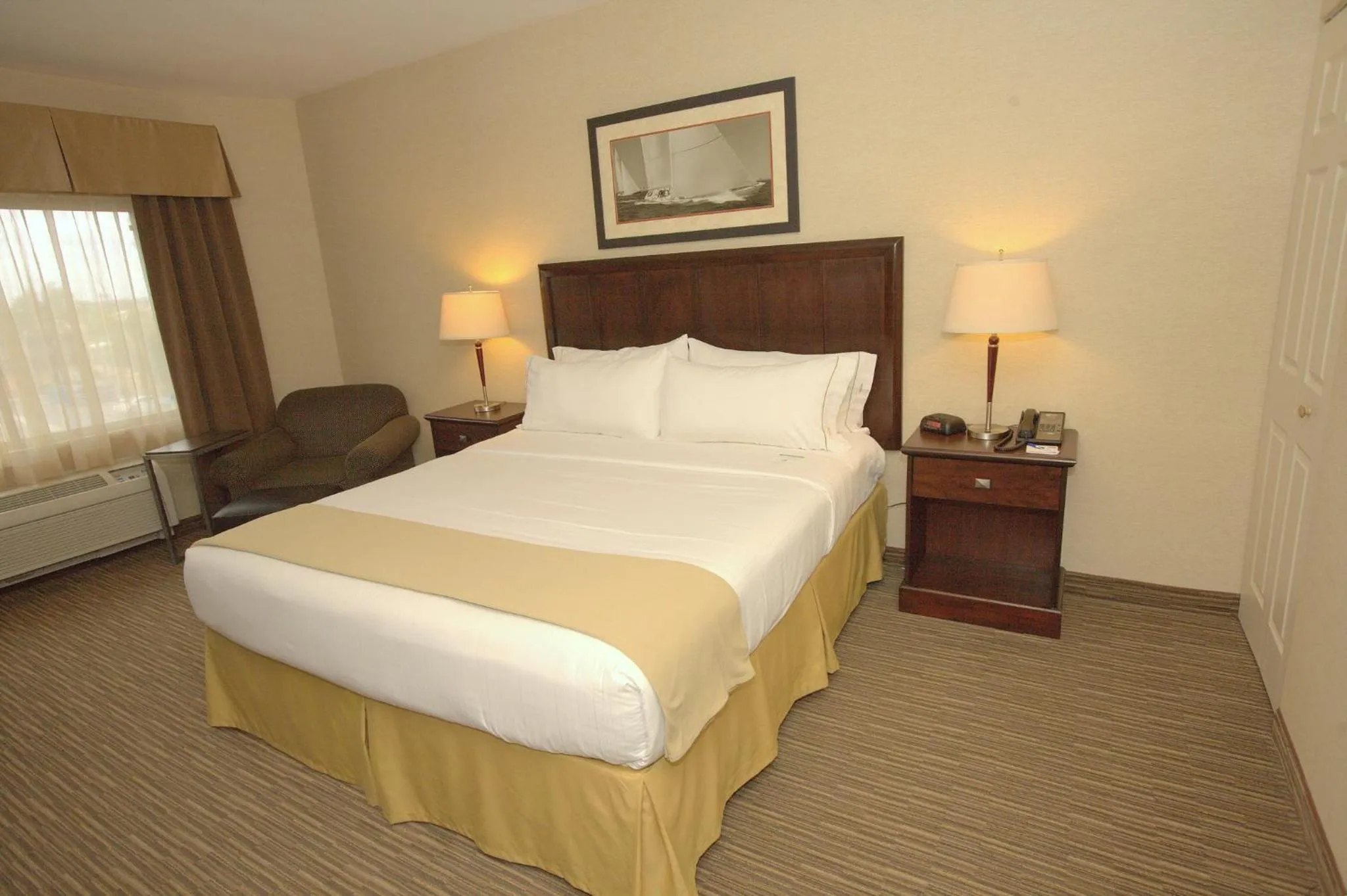 Photo of the whole room, Bed in Holiday Inn Express San Diego South - Chula Vista by IHG