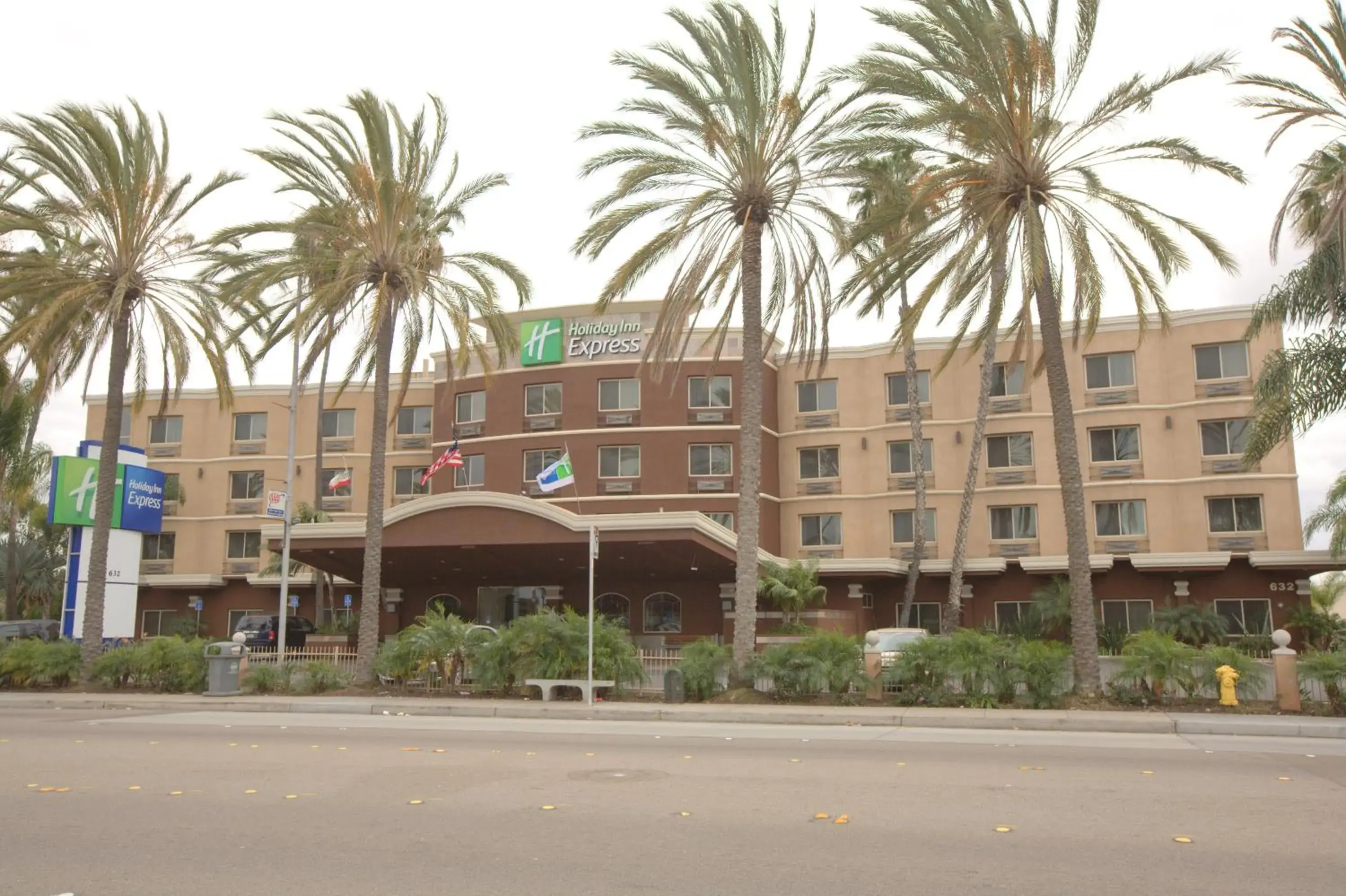 Property building in Holiday Inn Express San Diego South - Chula Vista by IHG Property building in Holiday Inn Express San Diego South - Chula Vista by IHG