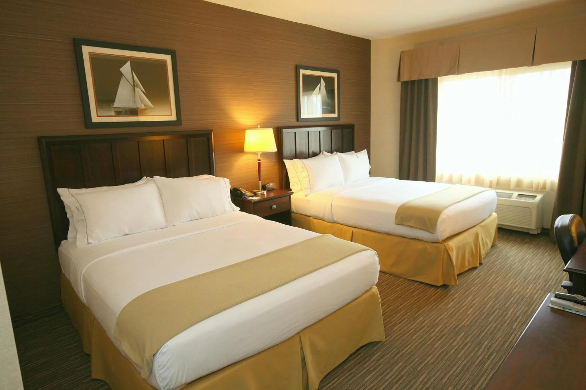 Photo of the whole room, Bed in Holiday Inn Express San Diego South - Chula Vista by IHG