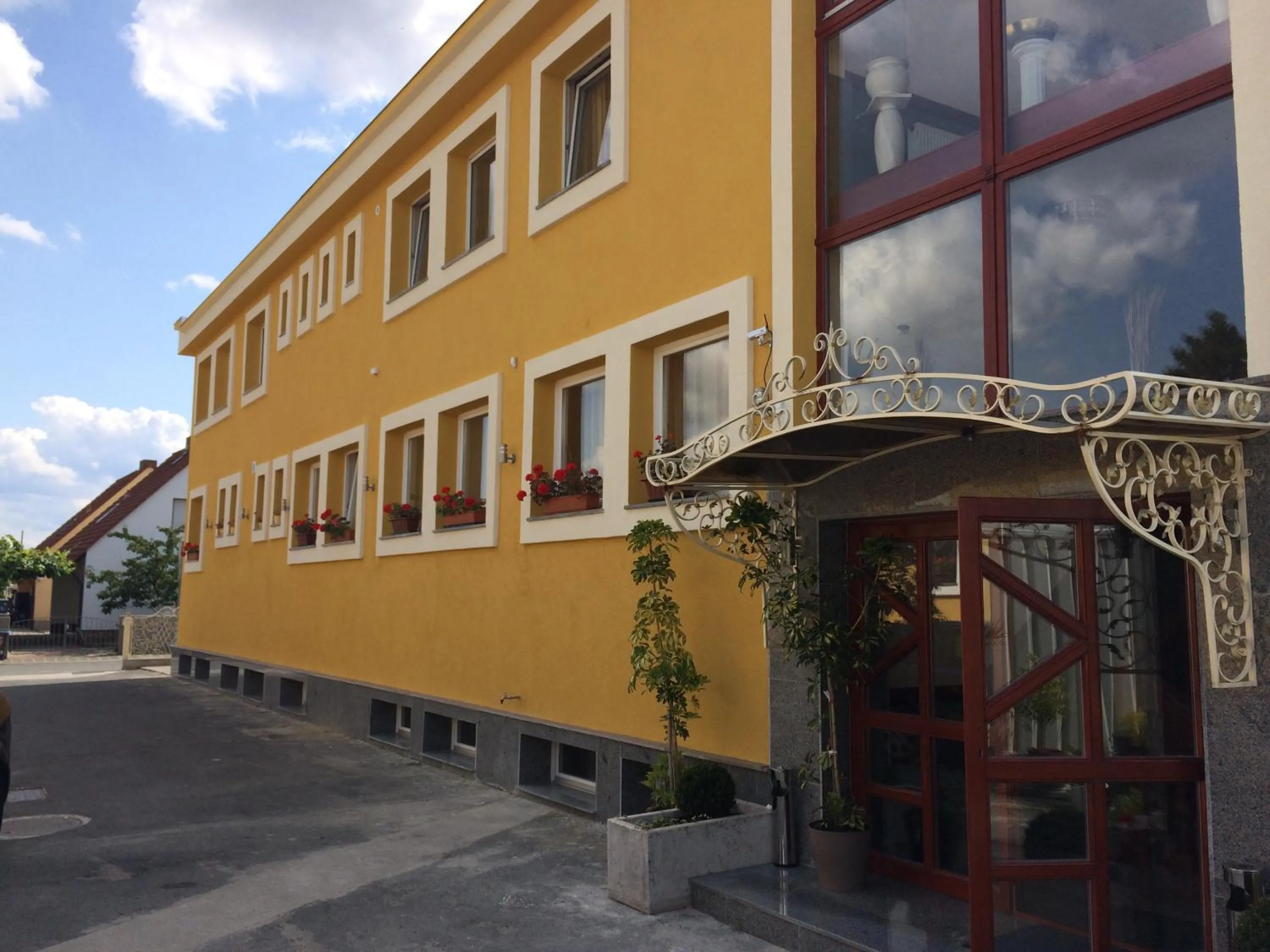 Facade/entrance in Hotel Kennedy