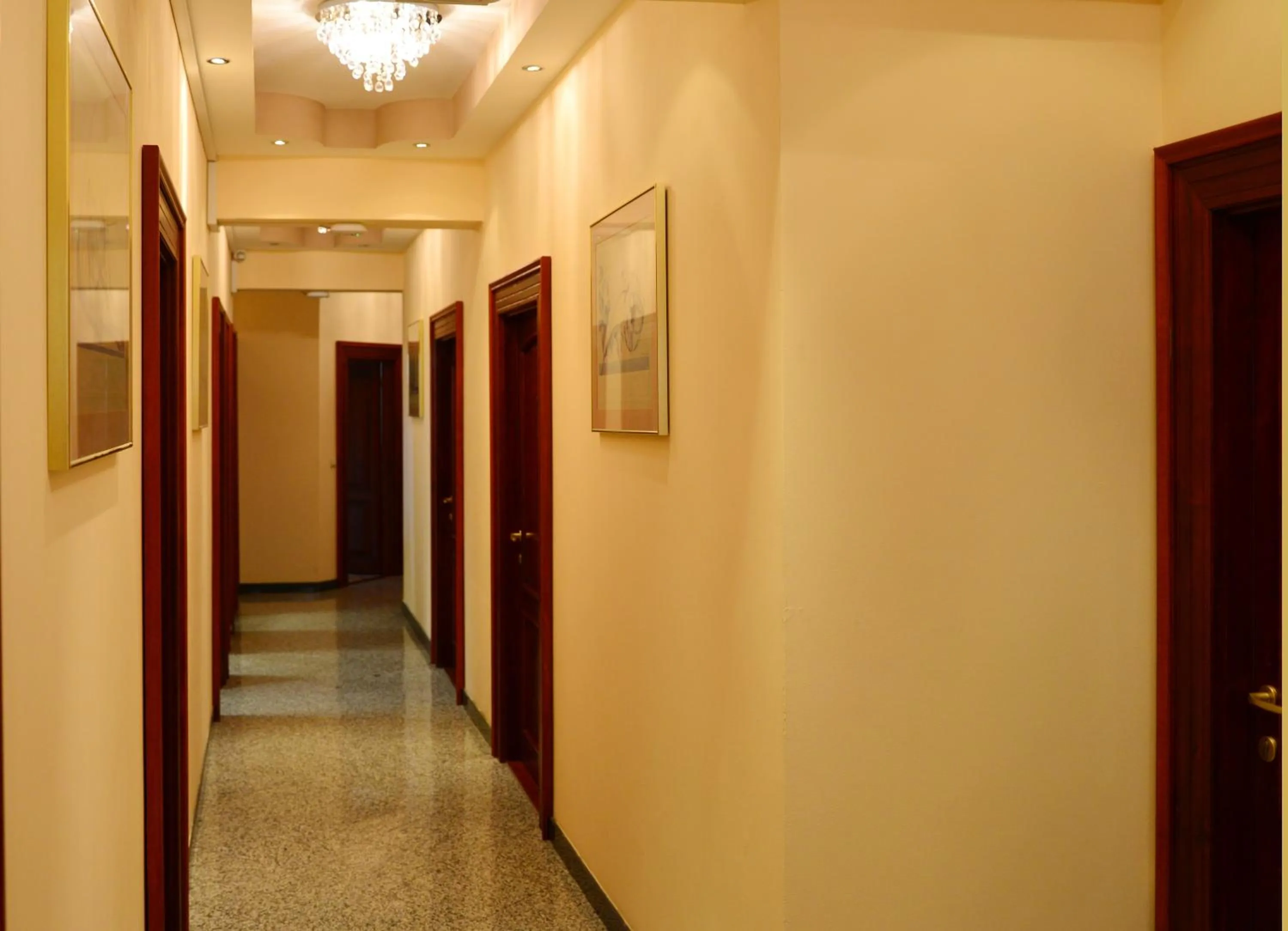 Triple Room with Shared Bathroom in Hotel Kennedy