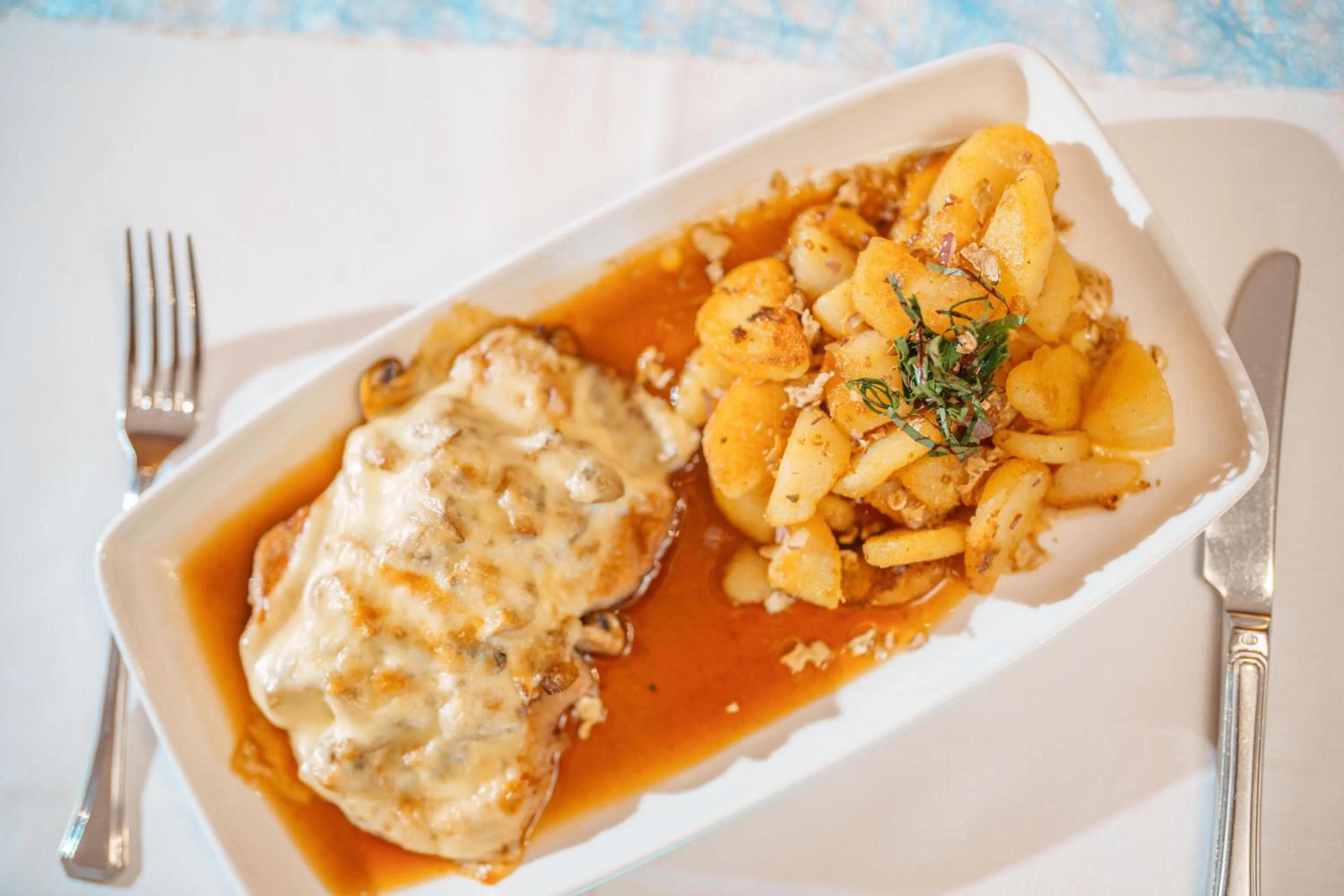 Food in König Ludwig Design Hotel NEU Zimmer mit Sauna oder Whirlpool oder mehr